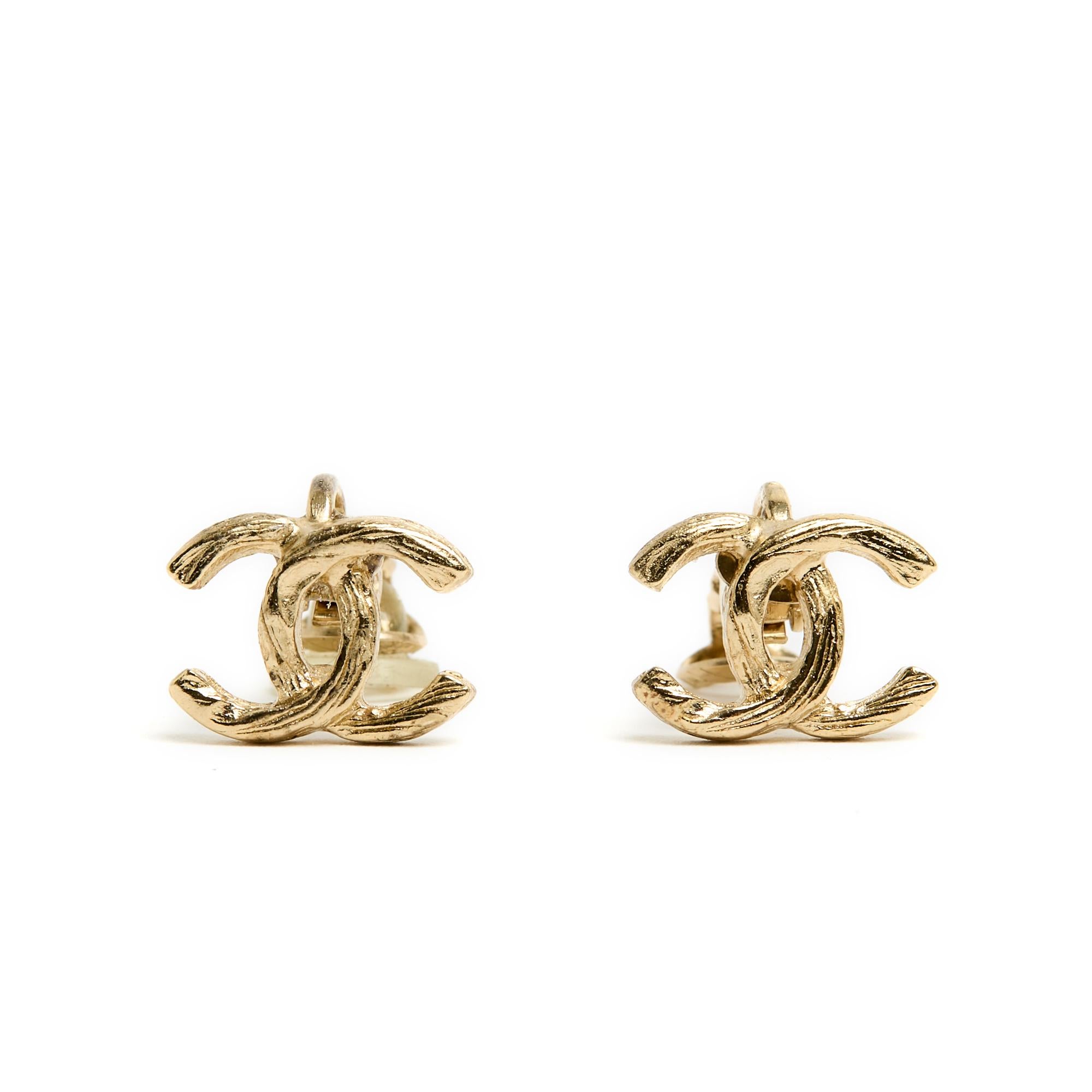 Parure Chanel Set Golden CC clips on earrings and Ring TDD52 US6 set For Sale 2