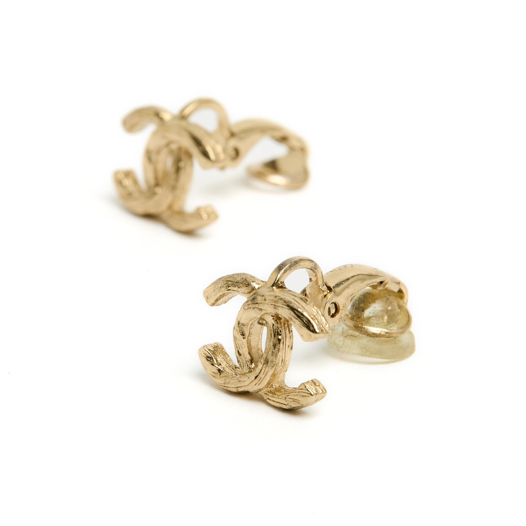 Parure Chanel Set Golden CC clips on earrings and Ring TDD52 US6 set For Sale 3