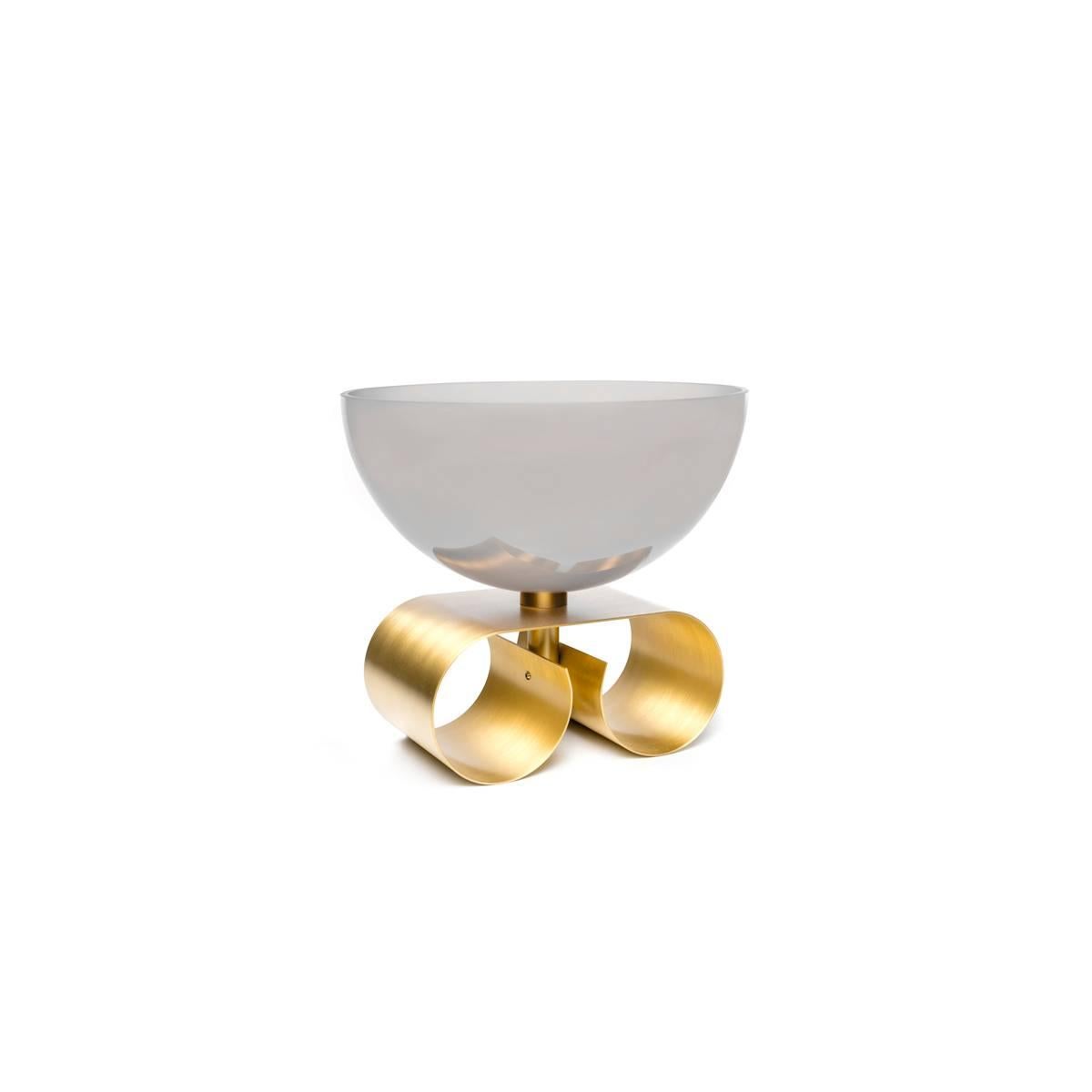 Parure I is a small glass bowl with brass base designed by Cristina Celestino, and it is part of Dolce Vita, a collection that celebrates in a contemporary tone the charmer of Italy in the 1950s in which you could taste the beauty of the objects and