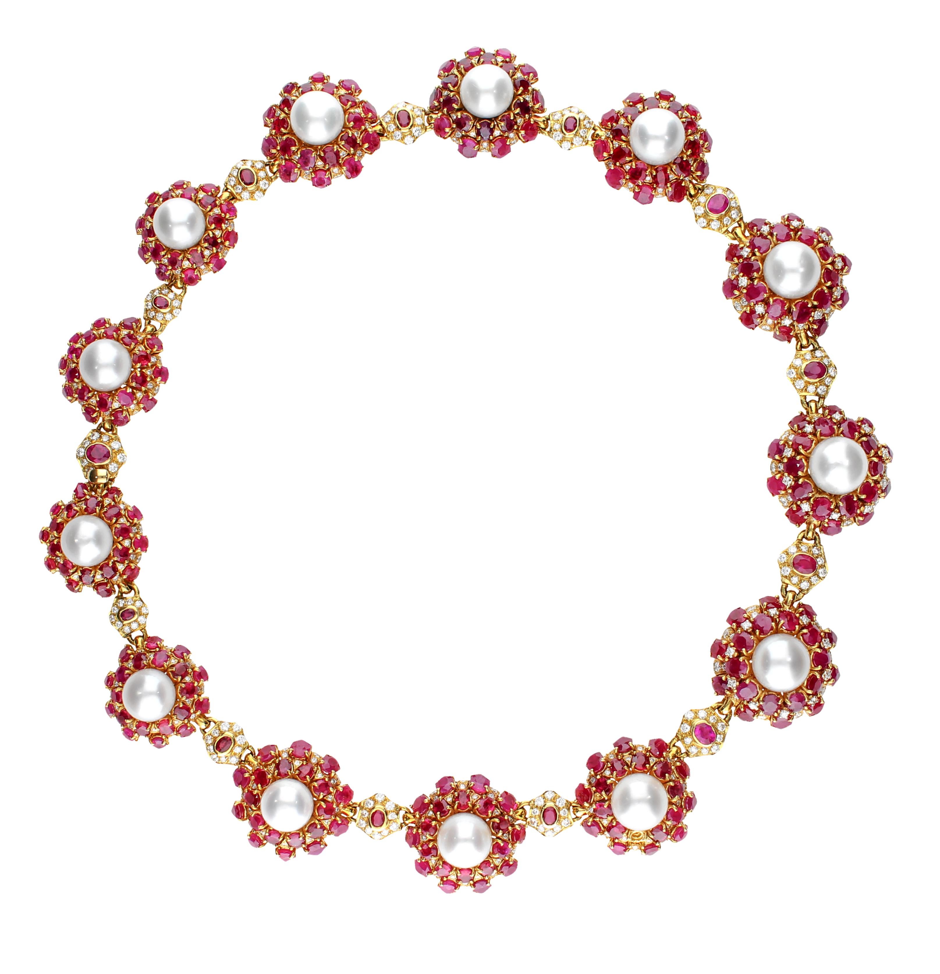 Parure with Rubies, Pearls and Diamonds in 18 Karat Yellow Gold In New Condition In Rome, IT