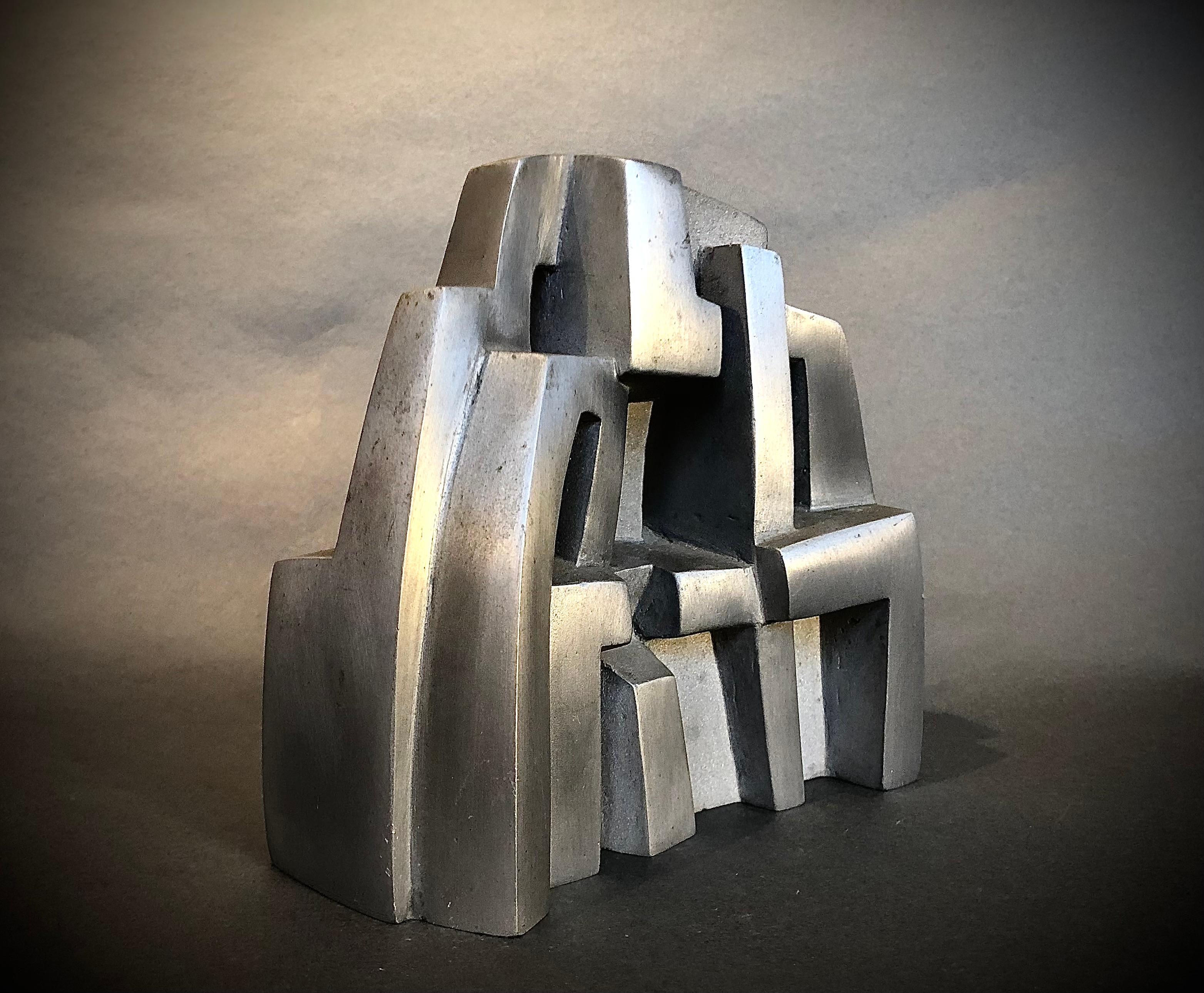 Modern Parvine Curie (1936-, France) : sculpture originale aluminium numéroté 1/8 ex.