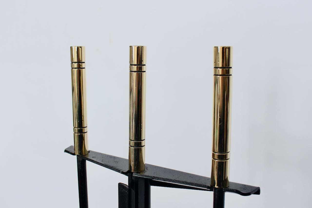 Parzinger Style Ensemble d'outils à feu en fonte noire 3 pièces avec manche en laiton et Stand en vente 2