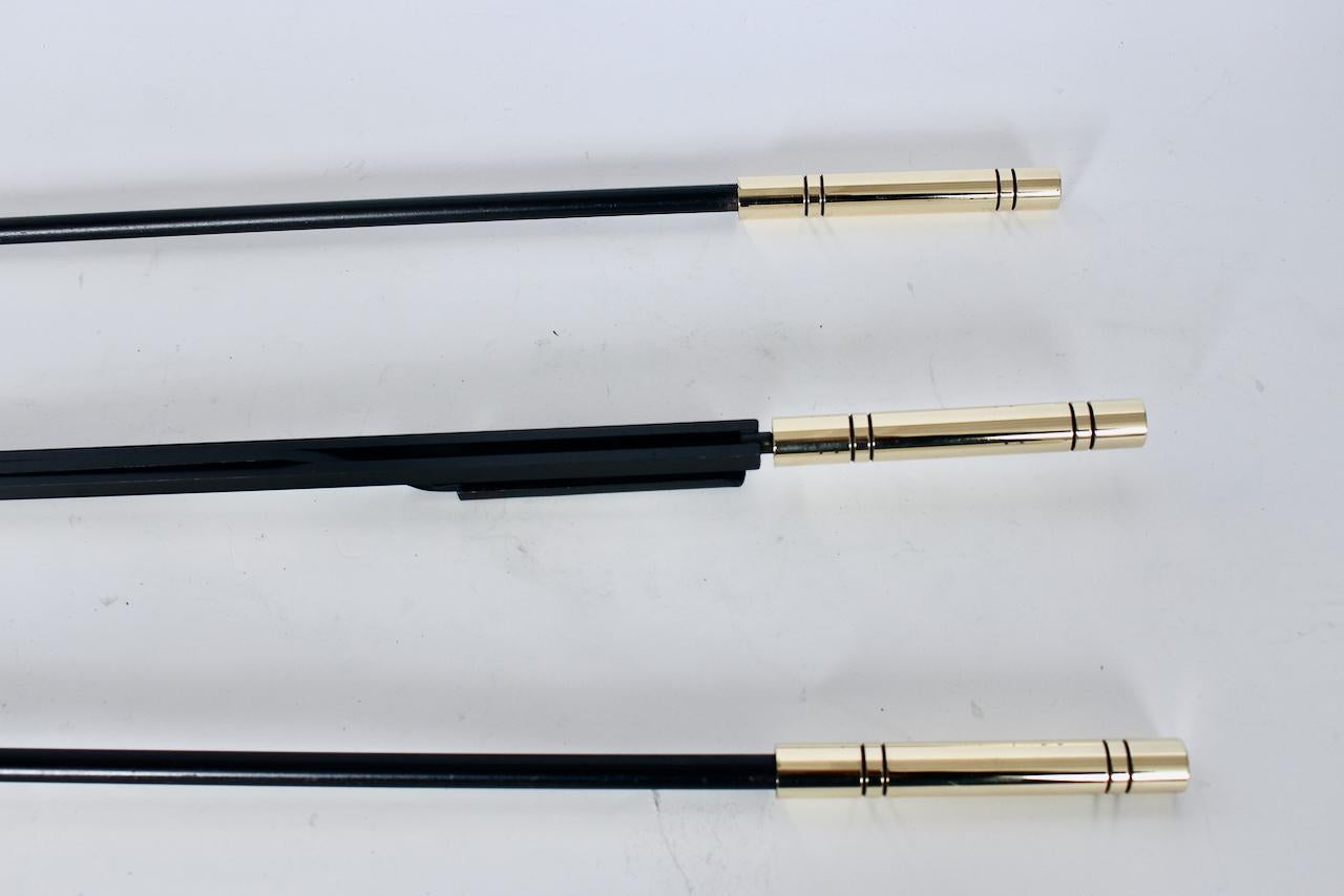 Parzinger Style Ensemble d'outils à feu en fonte noire 3 pièces avec manche en laiton et Stand en vente 9