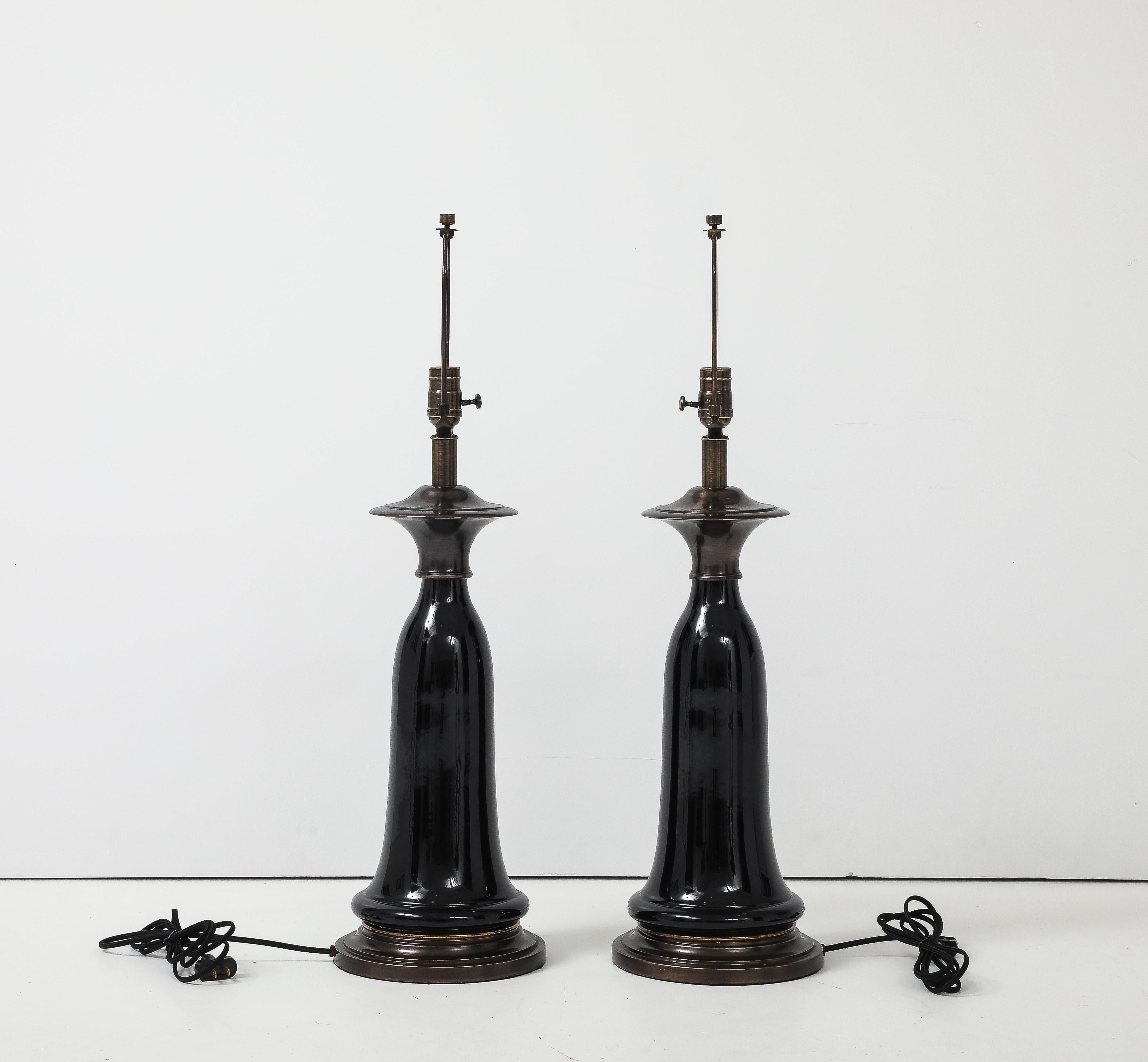Hollywood Regency Lampes en porcelaine noire de style Parzinger en vente