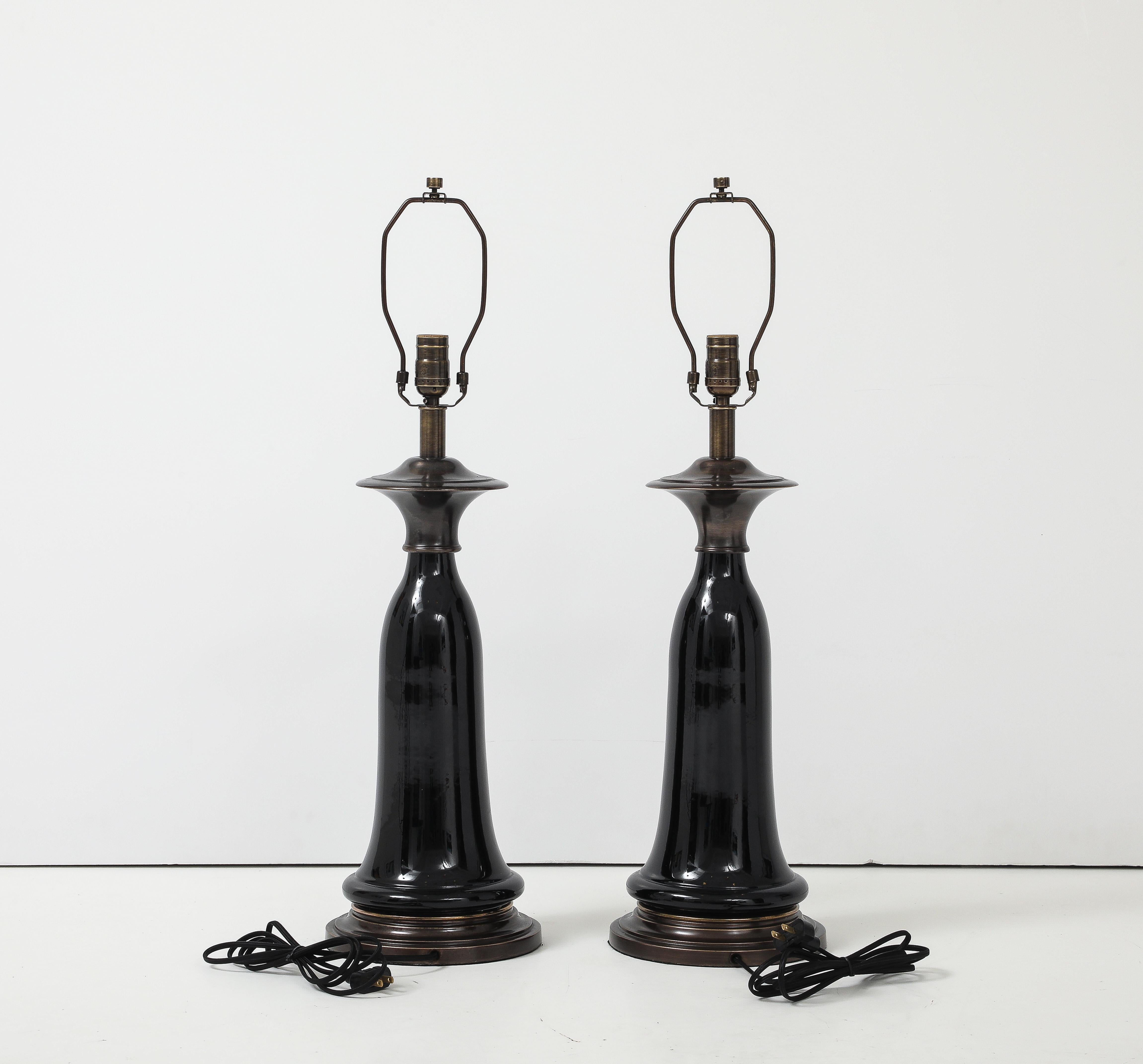 Américain Lampes en porcelaine noire de style Parzinger en vente