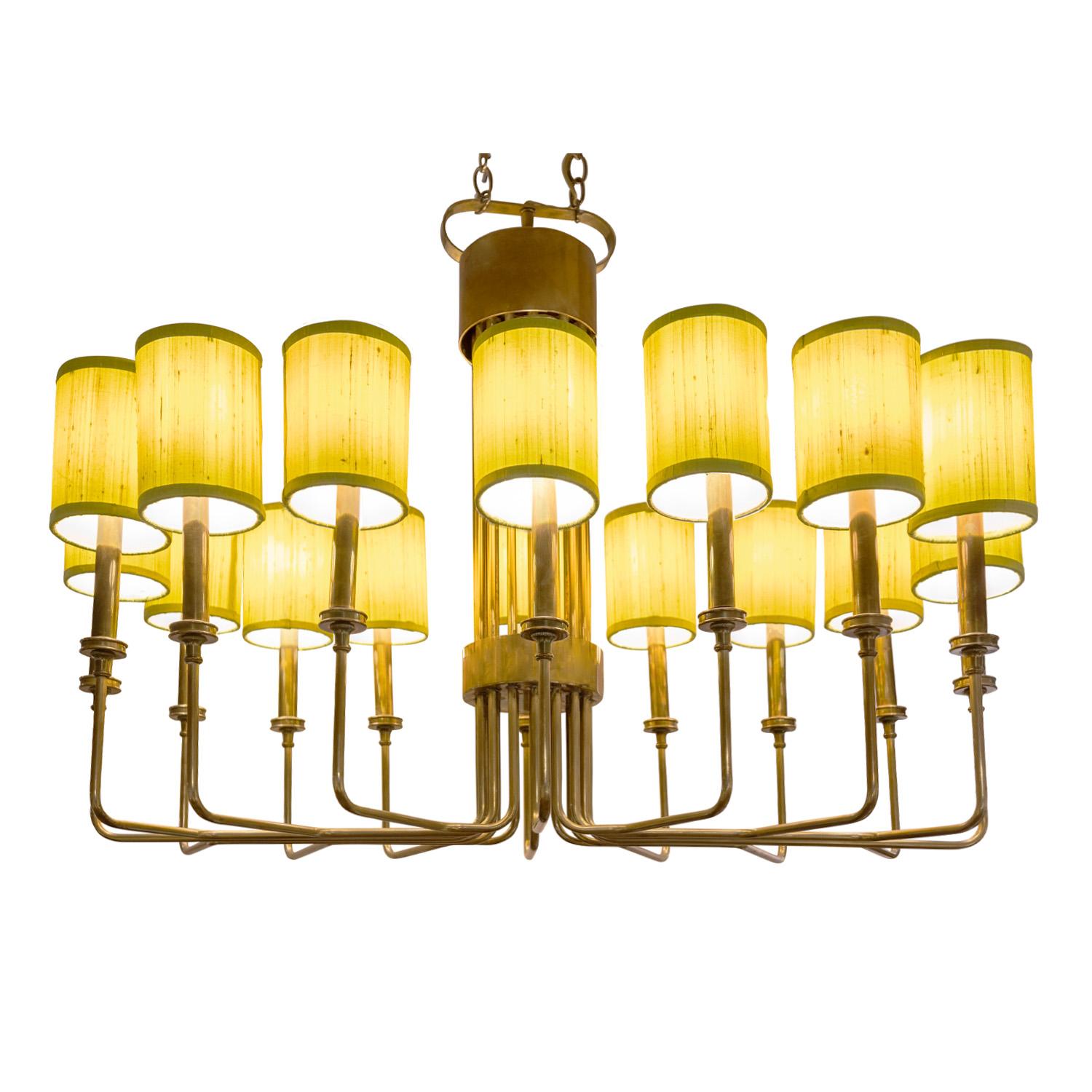 Impressive 16 arm chandelier in brass with custom yellow silk shades in the style of Tommi Parzinger, American 1950s. This chandelier is beautifully made and very elegant.

Measure: H: 28 inches body only
Can customize drop to spec.