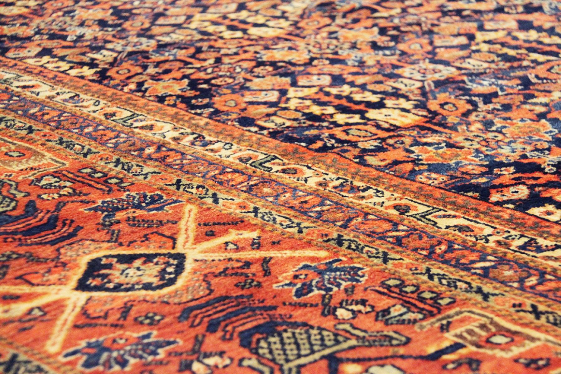 Antiker Teppich aus marineblauer Lammfell aus der Melody-Kollektion-12' 5