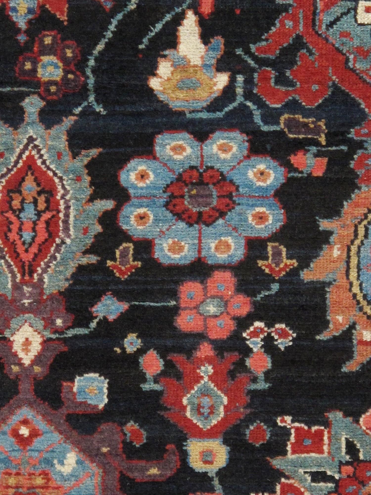 Antique Melody Collection'S. Die handgefertigte, handgeknüpfte Konstruktion dieses Teppichs sorgt für Langlebigkeit, so dass er viele Jahre halten wird. Jeder Teppich ist handgefertigt aus 100% hochwertiger Lammwolle. Mit seinem zeitlosen Stil ist