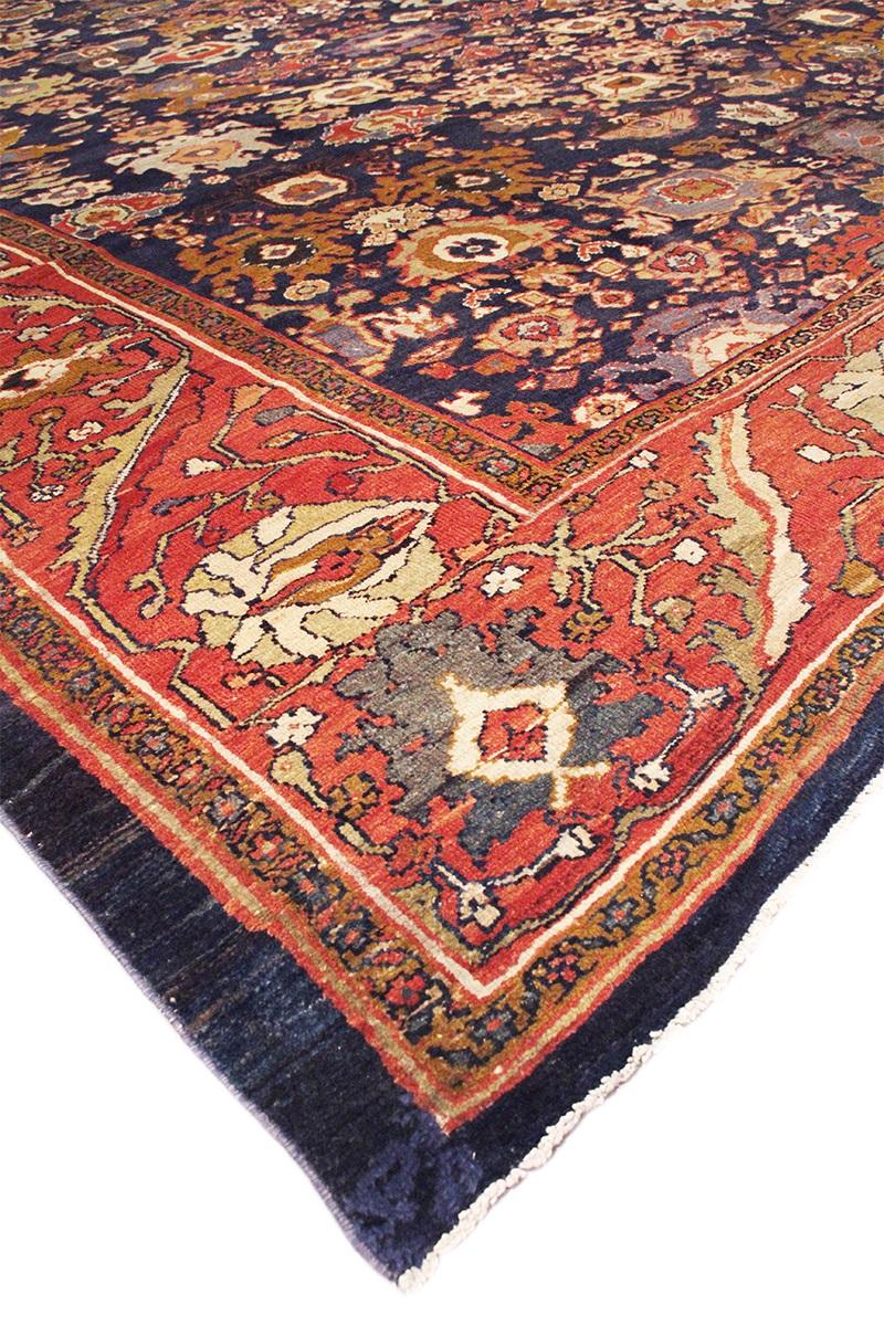 Antique Melody Collection Navy Lamb's Wool Area Rug In Excellent Condition For Sale In Port Washington, NY