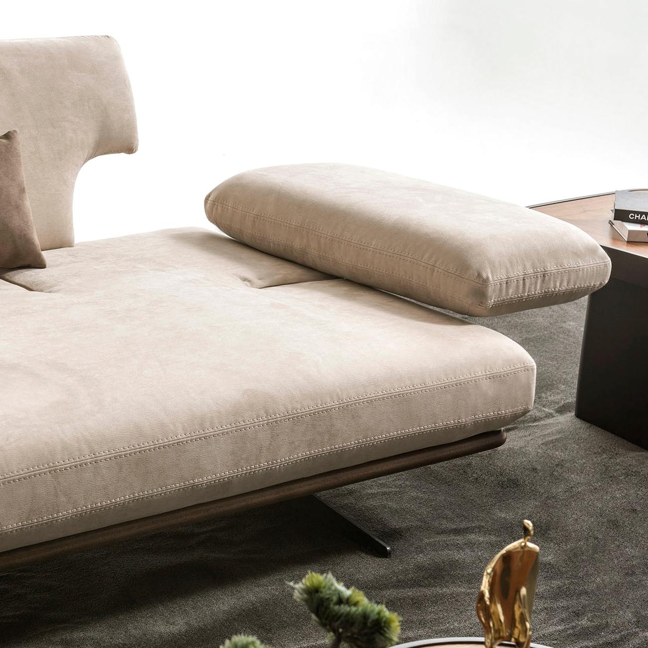 Pasargad Home Delano Beigefarbenes Sofa mit Schieberückenlehne und Armlehne (21. Jahrhundert und zeitgenössisch) im Angebot