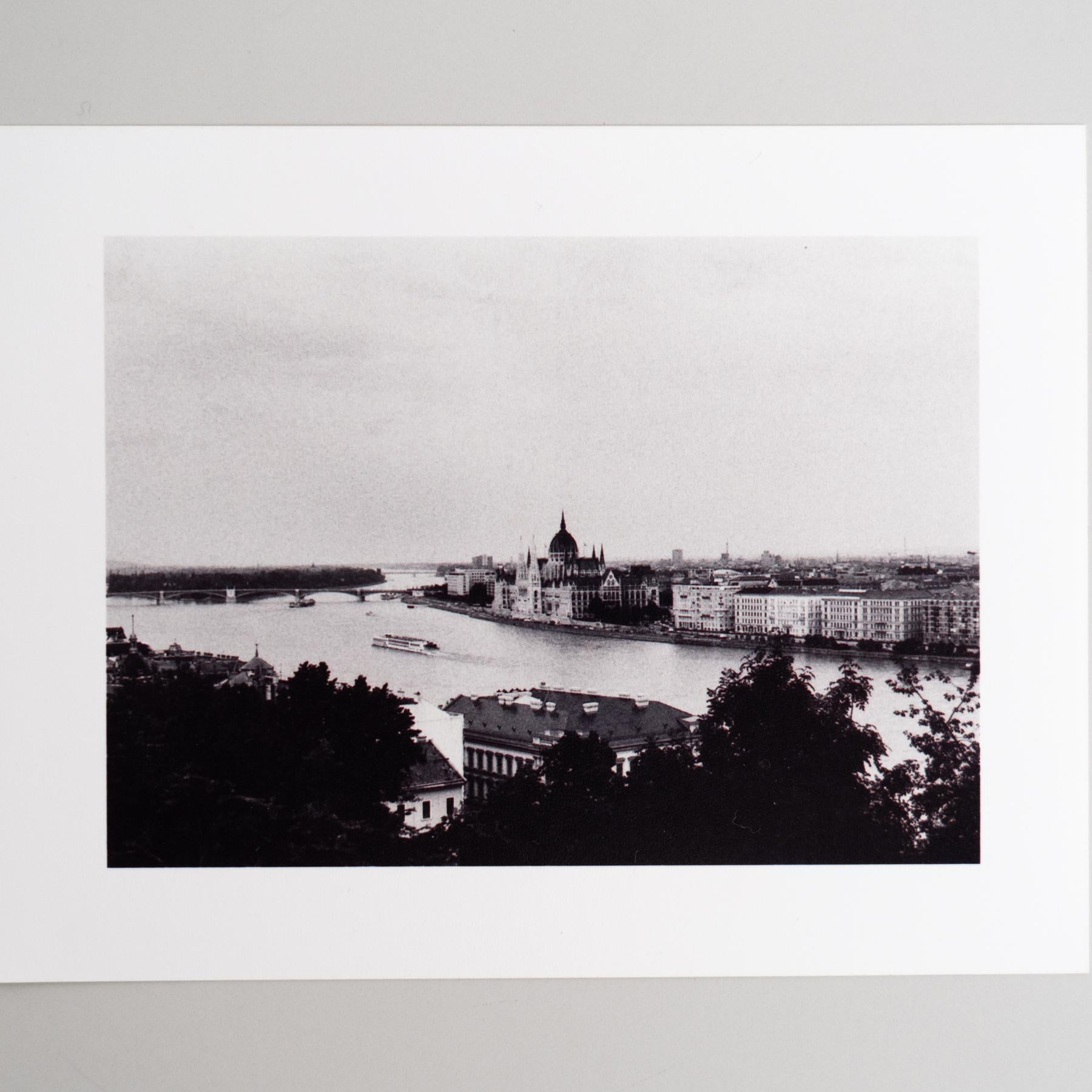 Mid-Century Modern Pascal et Vastian, photographie encadrée en noir et blanc en vente