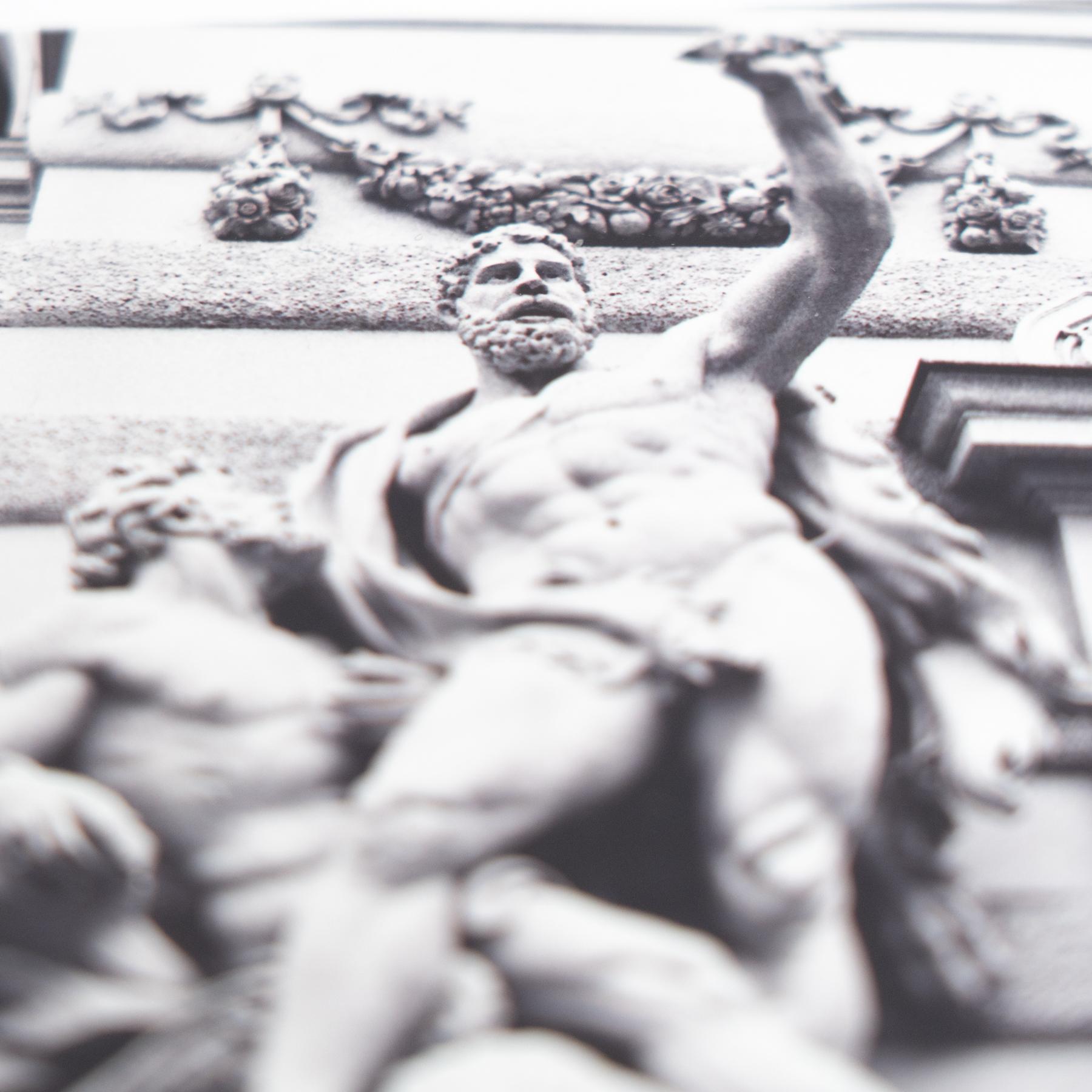 La rêverie Monochrome de Pascal et Vastian : Une trilogie d'Echo sculptés en vente 9