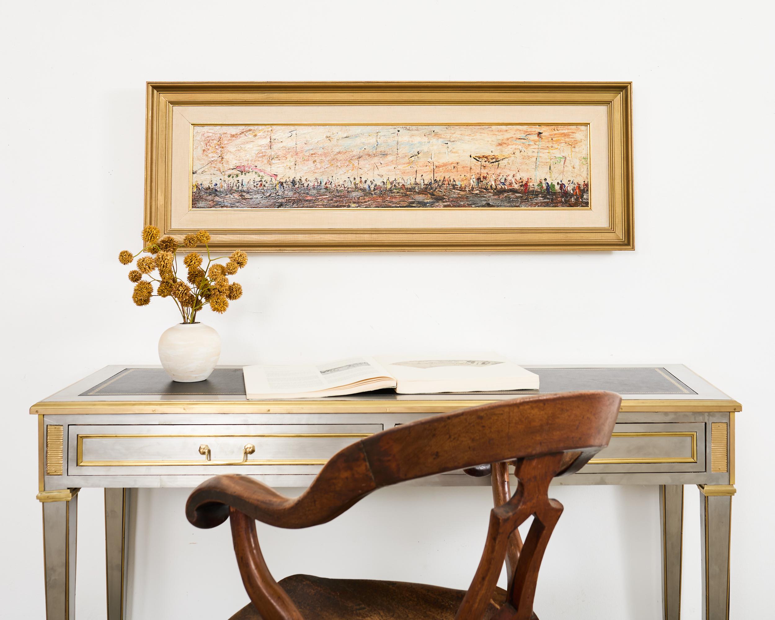 Interessante lange Mitte des Jahrhunderts moderne Öl auf Masonit-Board-Gemälde, das eine impressionistische Stil Panorama-Landschaft mit Figuren darstellt. Die geschäftige, verschlungene Szene ist typisch für seinen Stil, Straßenszenen und