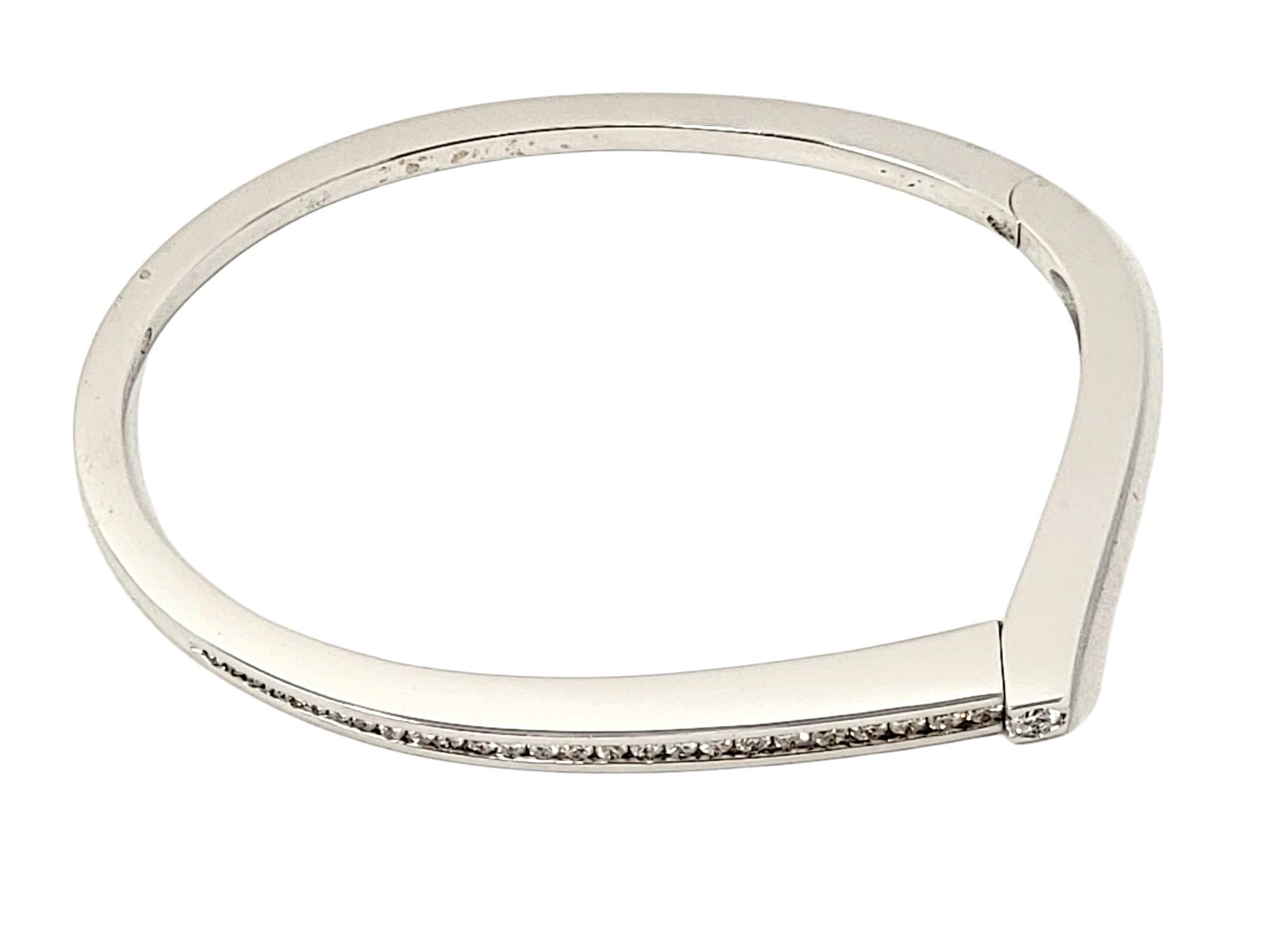 Pascal Lacroix Round Graduated Diamond Hinged Bangle Bracelet in White Gold In Good Condition In Scottsdale, AZ