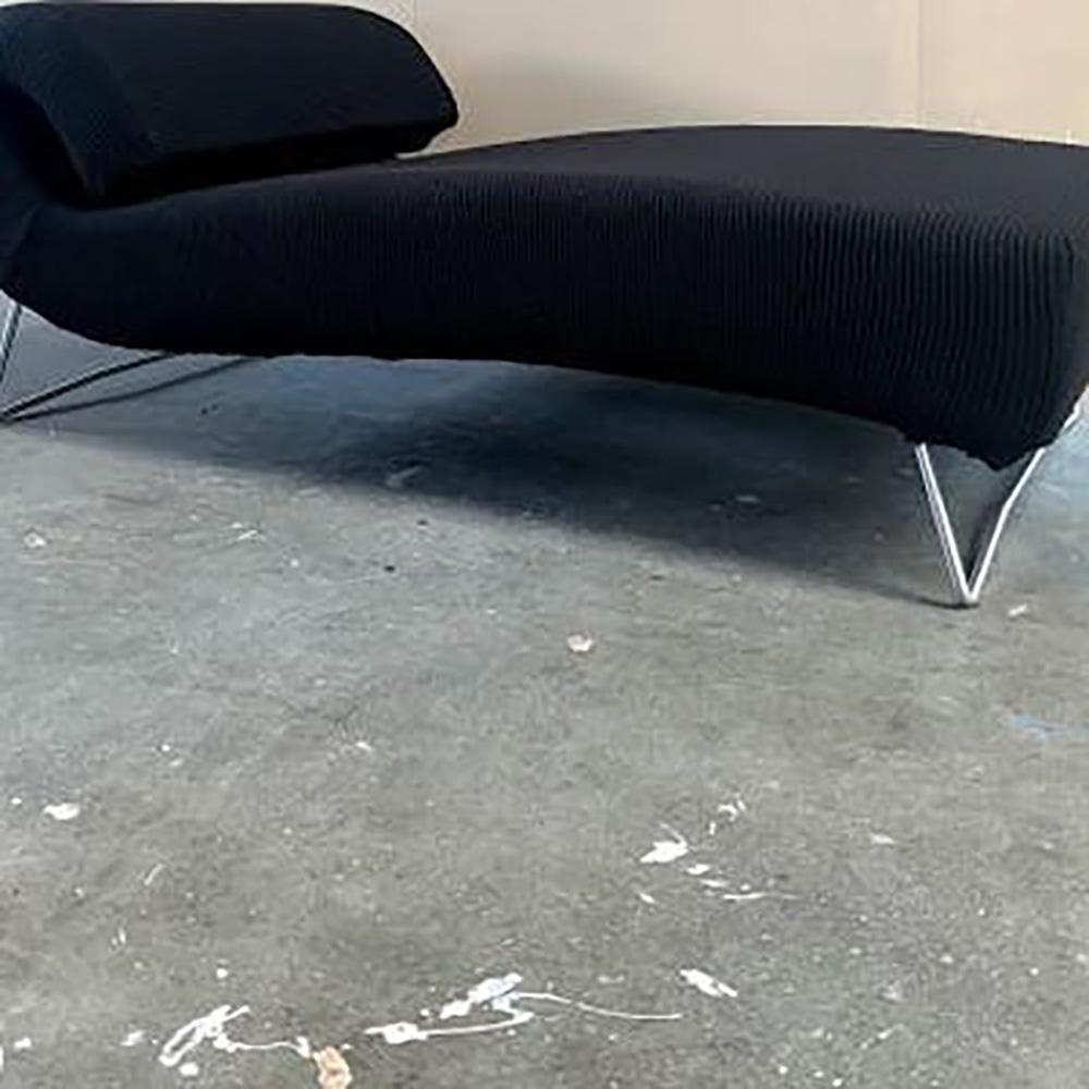Pascal Mourgue - Ligne Roset - Sofa, daybed, Méridienne (1) - Lover
France - 2004 - rubber


Deck chair, sofa bed or chaise longue by Pascal Mourgue for Ligne Roset. 
This award-winning designer sofa was designed in 2004 and was only produced