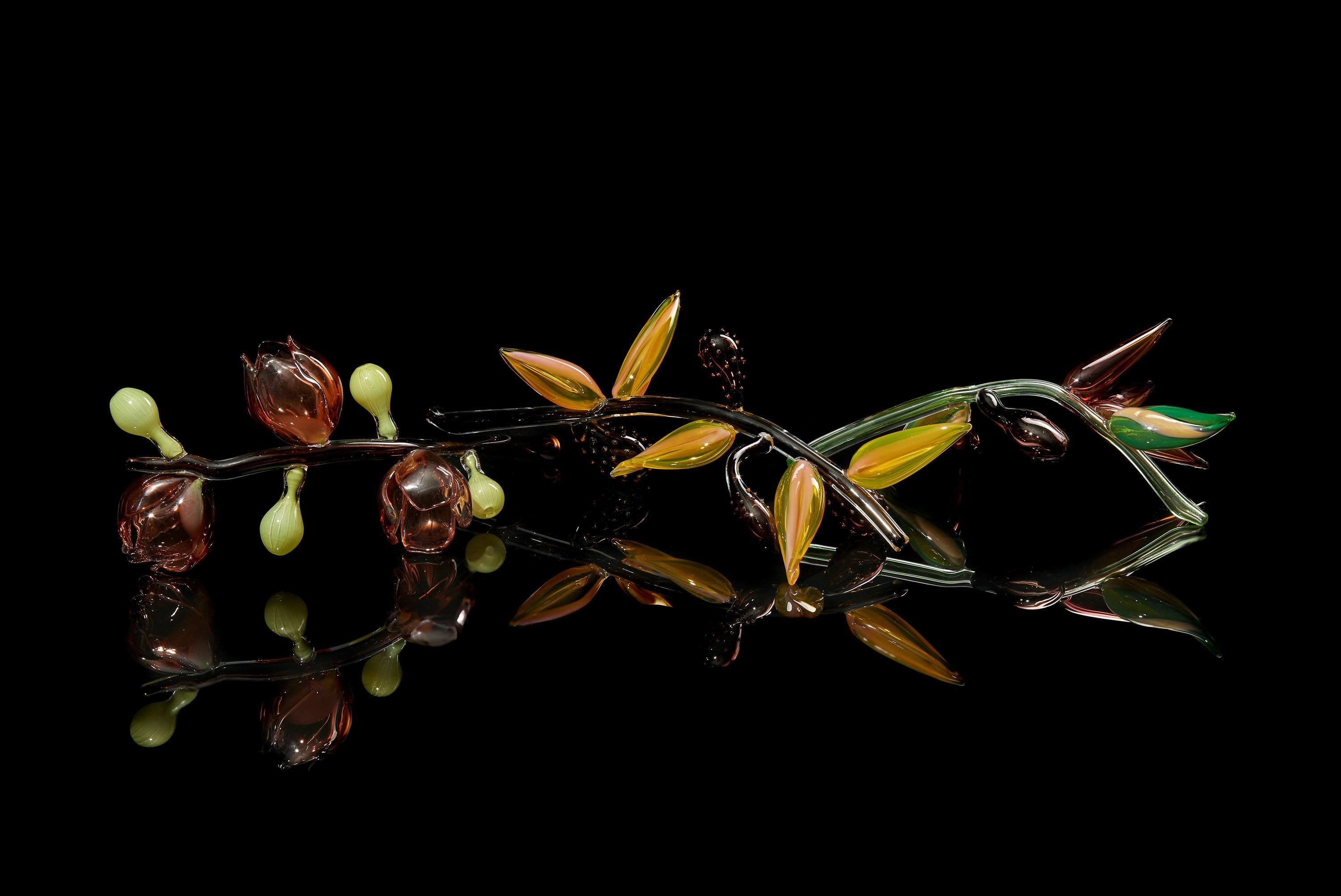 Pascha, eine von rosa und grünen Blumen inspirierte Glasskulptur von Michèle Oberdieck im Angebot 2