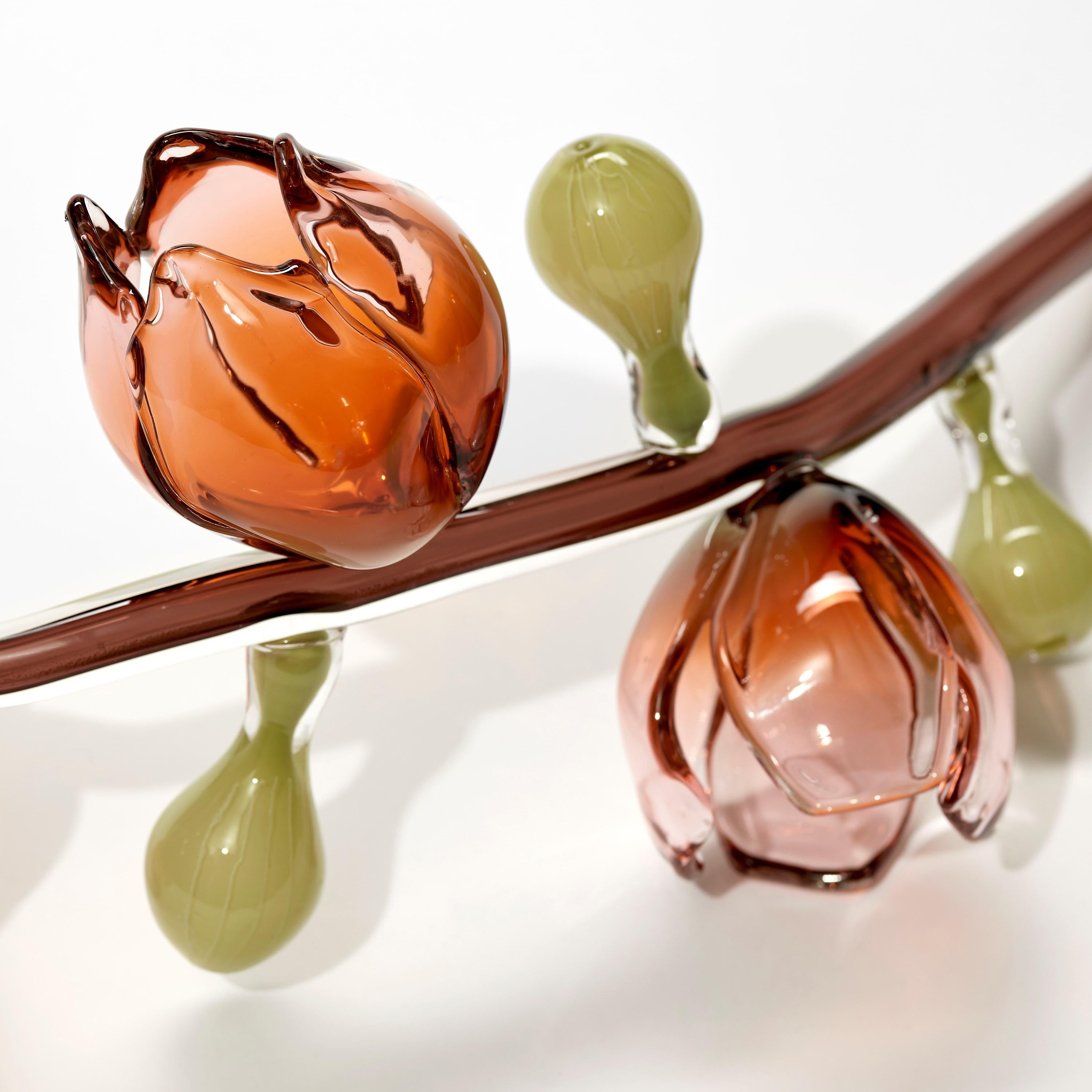Pascha, eine von rosa und grünen Blumen inspirierte Glasskulptur von Michèle Oberdieck (Stahl) im Angebot