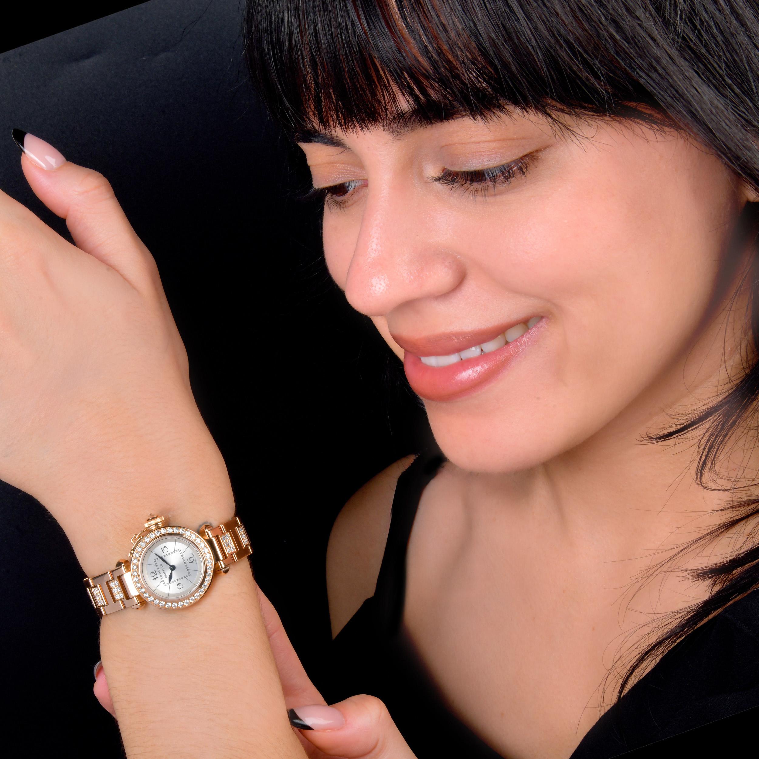 Orologio da donna Pasha De Cartier con lunetta e bracciale di diamanti in oro rosa 18 carati in vendita 3