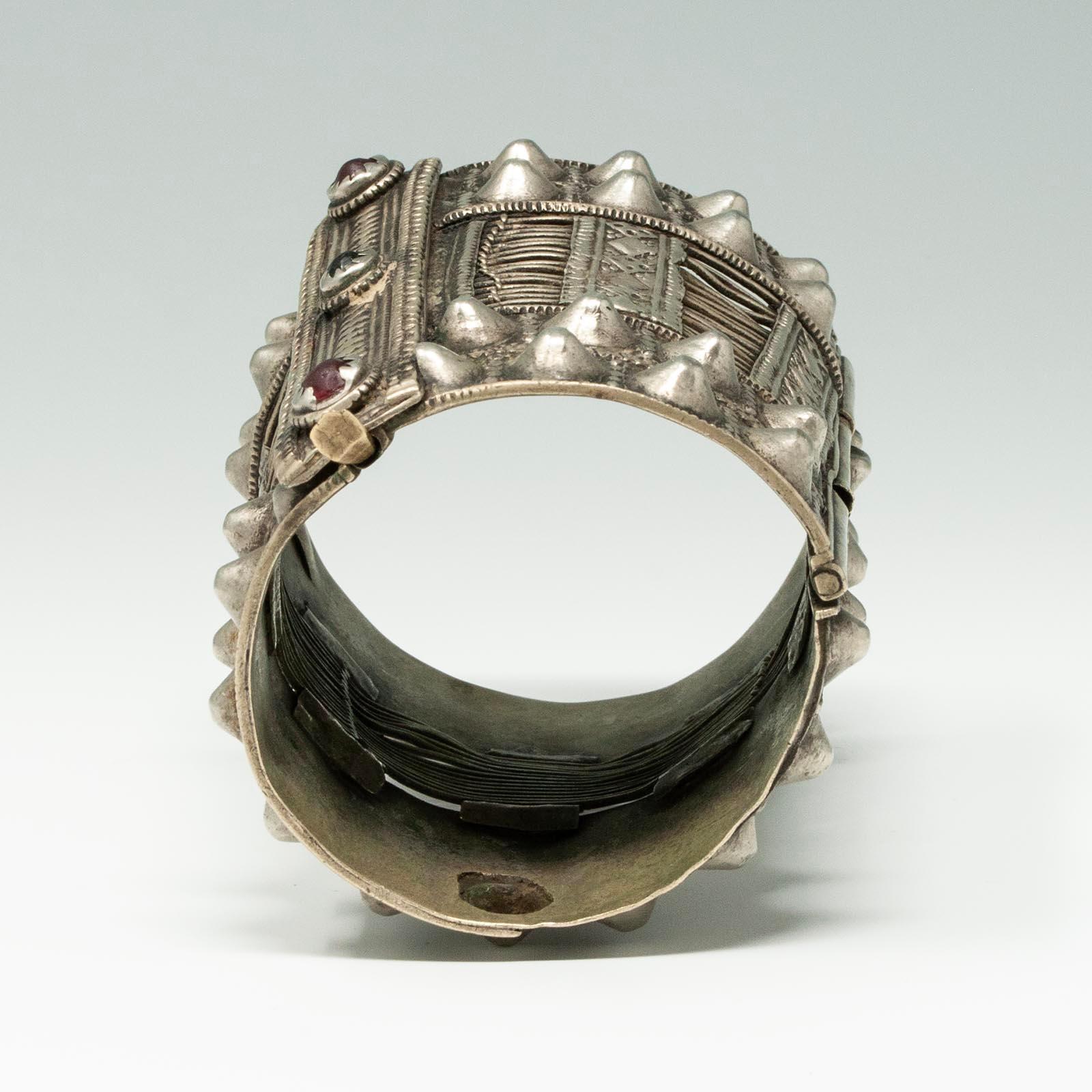 Bracciale a cerniera con spillo in argento Pashtun in vendita 3