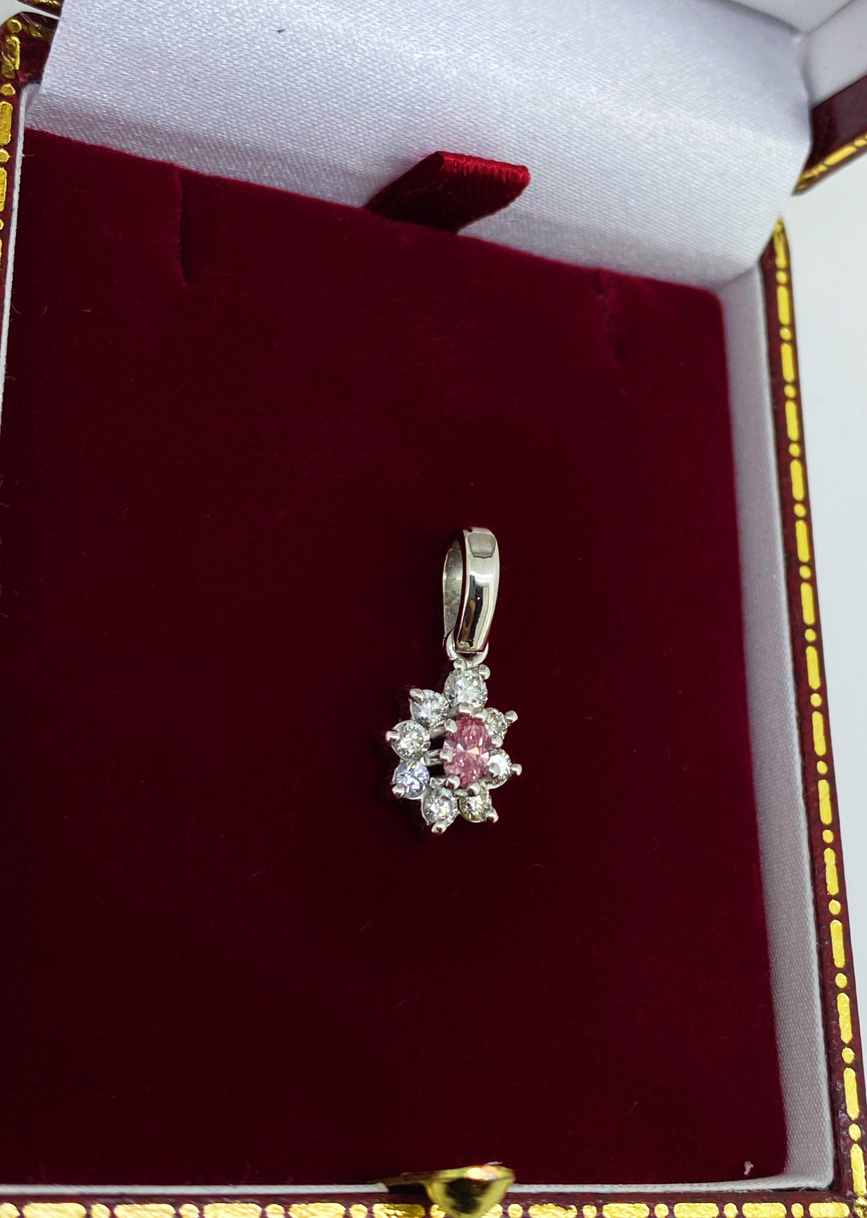 Moderno Collana Paspaley Diamond 18K con diamante naturale ovale Pink Diamond (3P) 0,20ct GSL in vendita