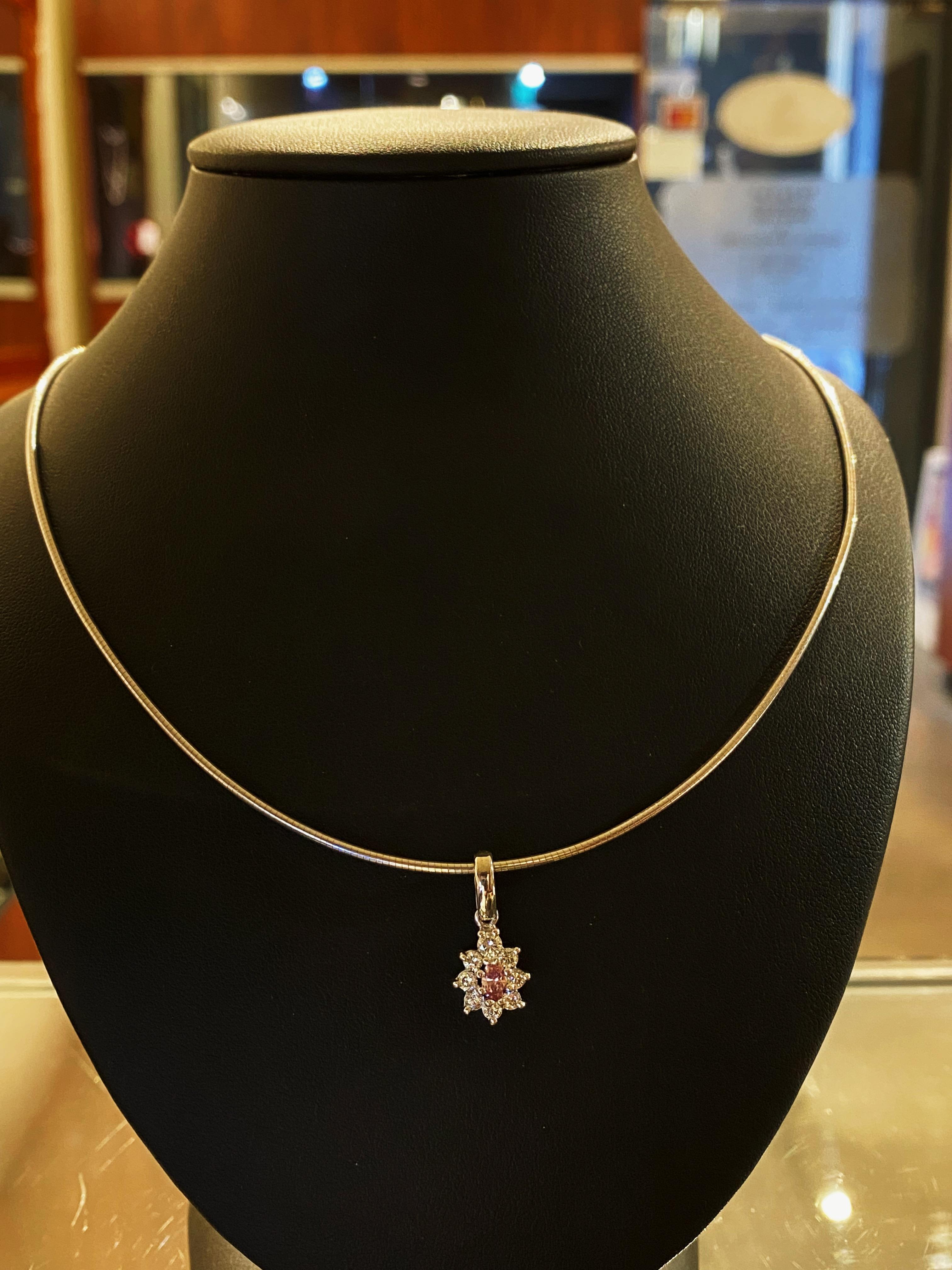 Taglio ovale Collana Paspaley Diamond 18K con diamante naturale ovale Pink Diamond (3P) 0,20ct GSL in vendita