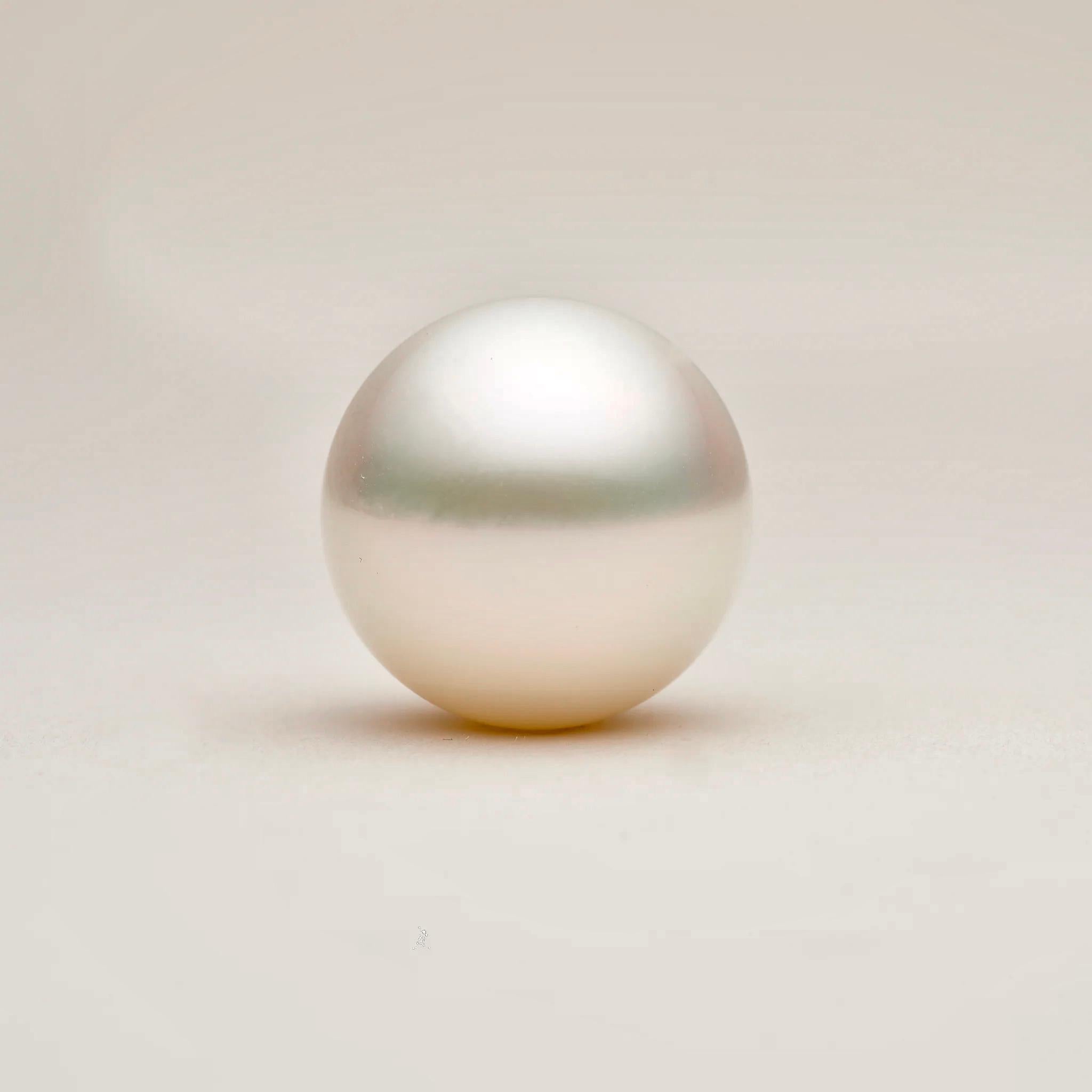 SINGLE ROUND 20 MM PEARL, FLAWLESS AFTER SETTING COMPLEXION, AAA/AA LUSTRE, WHITE WITH PINK GREEN OVERTONES.


These pearls display their natural colour and lustre and have not been subjected to chemical enhancements or