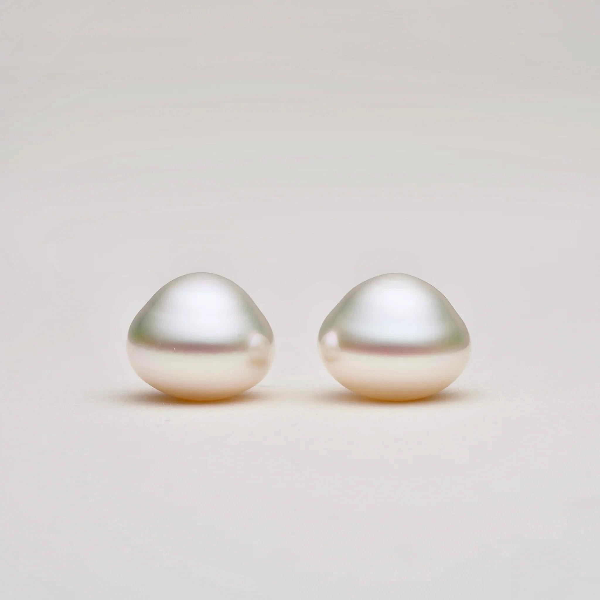 




PAIR OF TRIANGLE 14 MM PEARLS, FLAWLESS COMPLEXION, AA LUSTRE, WHITE WITH GREEN OVERTONE.

Australian South Sea pearls are cultured through a respectful partnership with nature. Australia’s wild pearl oyster fishery is certified by the Marine