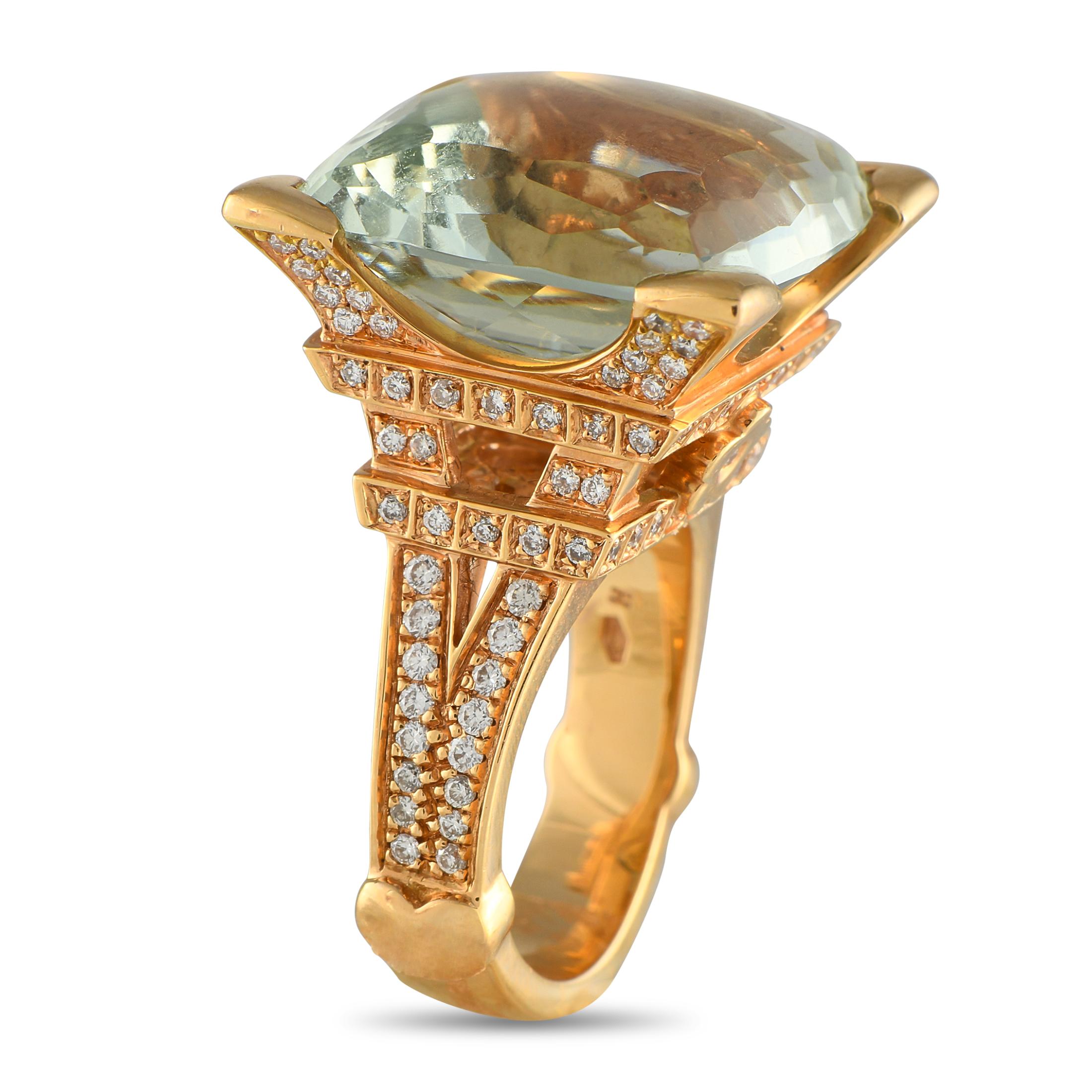 Questo intricato anello di Pasquale Bruni cattura la bellezza di un'icona francese. I diamanti scintillanti accentuano la montatura stilizzata in oro giallo 18 carati, disegnata in modo da raffigurare la Torre Eiffel. Una straordinaria gemma Greene
