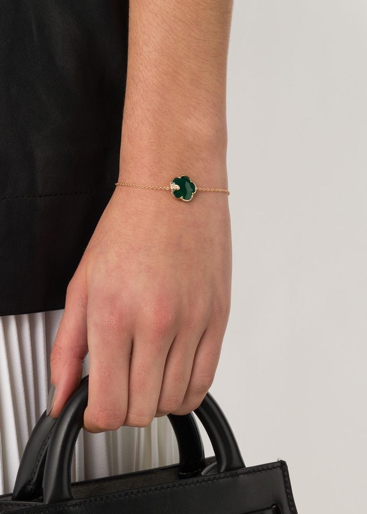 Pasquale Bruni
18kt rose gold Petit Joli agate and diamond bracelet
Dreaming of spring? Be transported to gardens in full bloom with this beautiful 18kt rose gold, green agate and white and champagne diamond flower Petit Joli bracelet from Pasquale