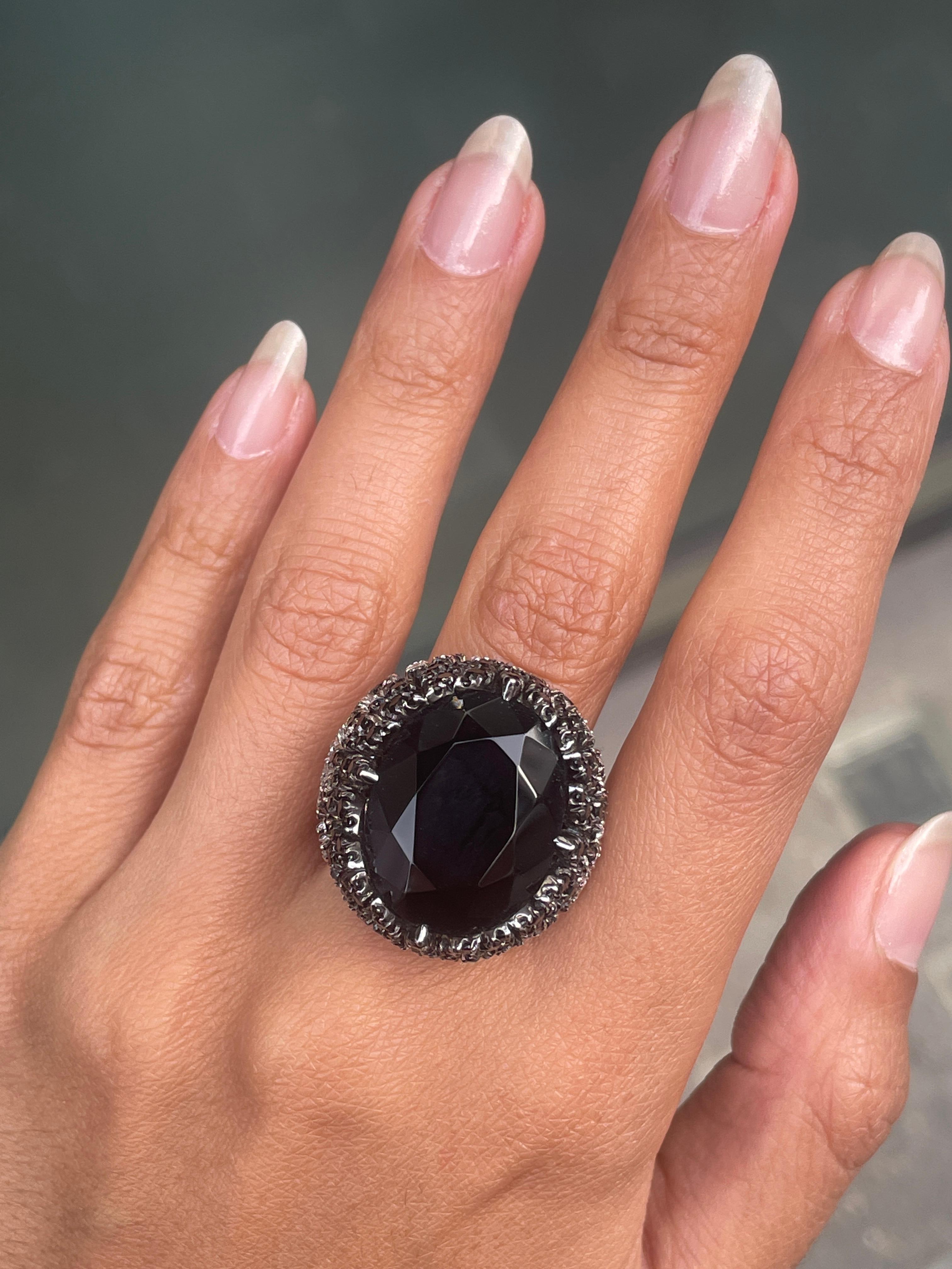 Pasquale Bruni 'Ghirlanda' Onyx, Black Spinel and Diamond 18K White Gold Ring In Excellent Condition For Sale In London, GB