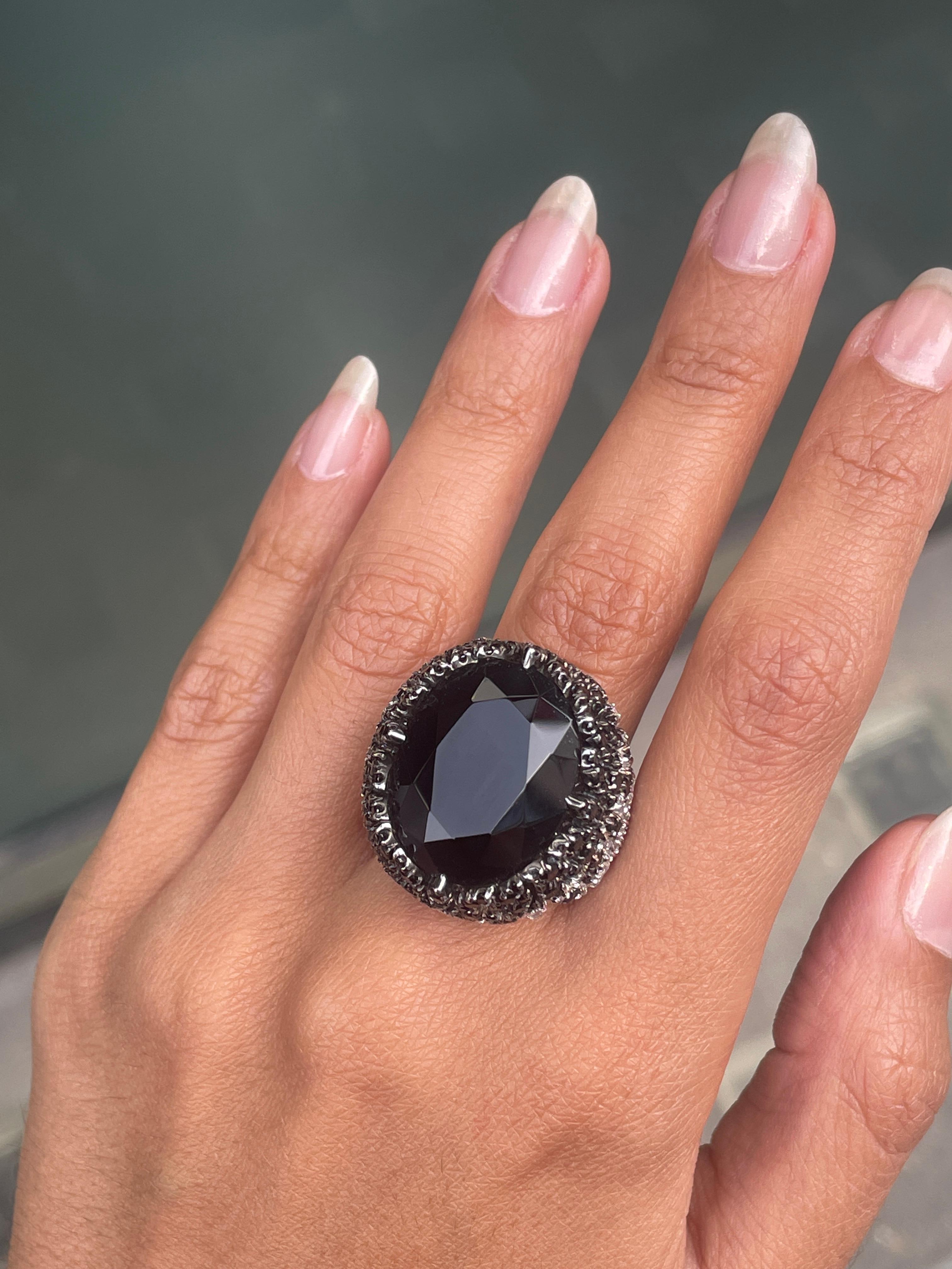 Women's or Men's Pasquale Bruni 'Ghirlanda' Onyx, Black Spinel and Diamond 18K White Gold Ring For Sale