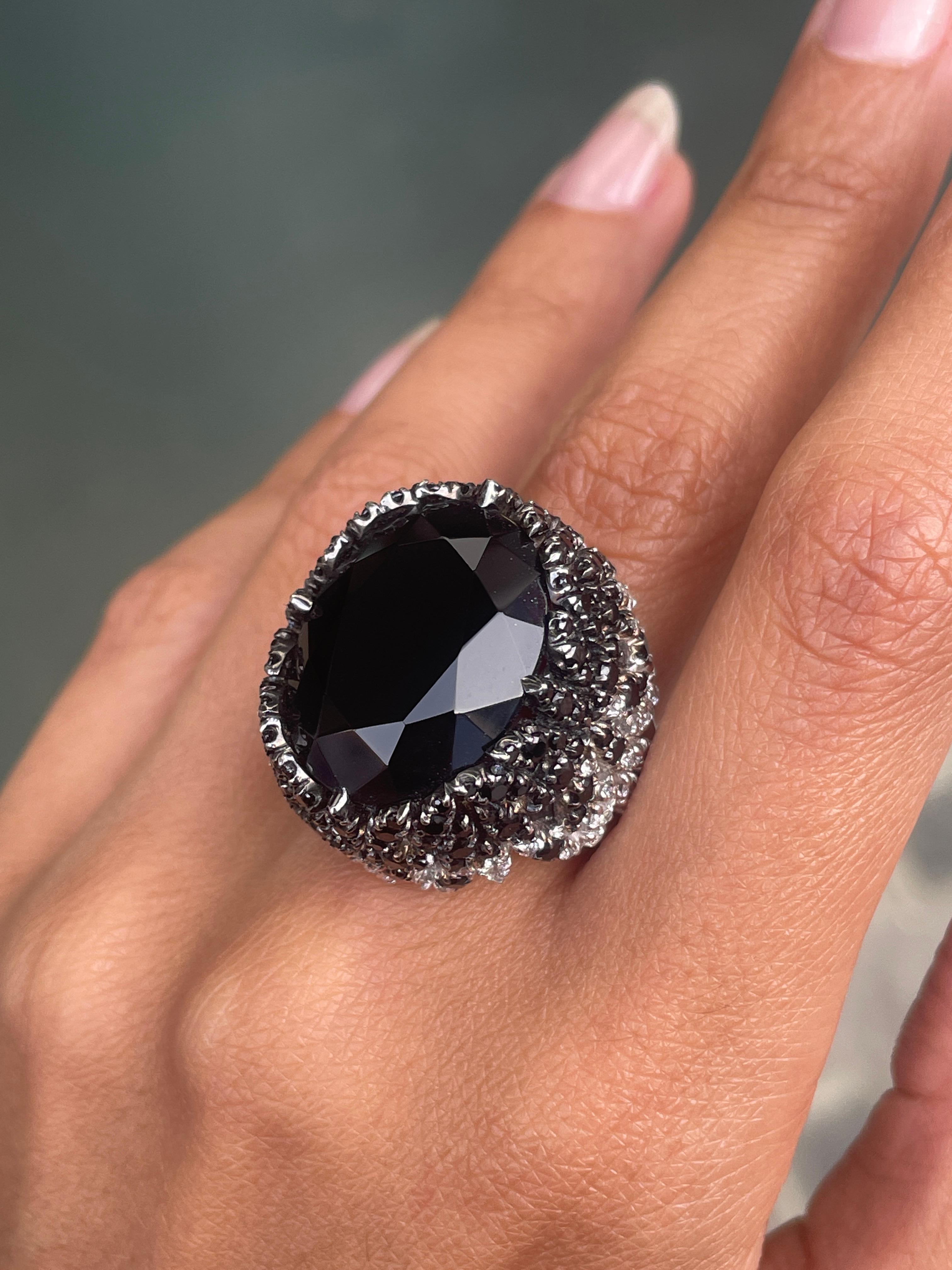 Pasquale Bruni 'Ghirlanda' Onyx, Black Spinel and Diamond 18K White Gold Ring For Sale 1