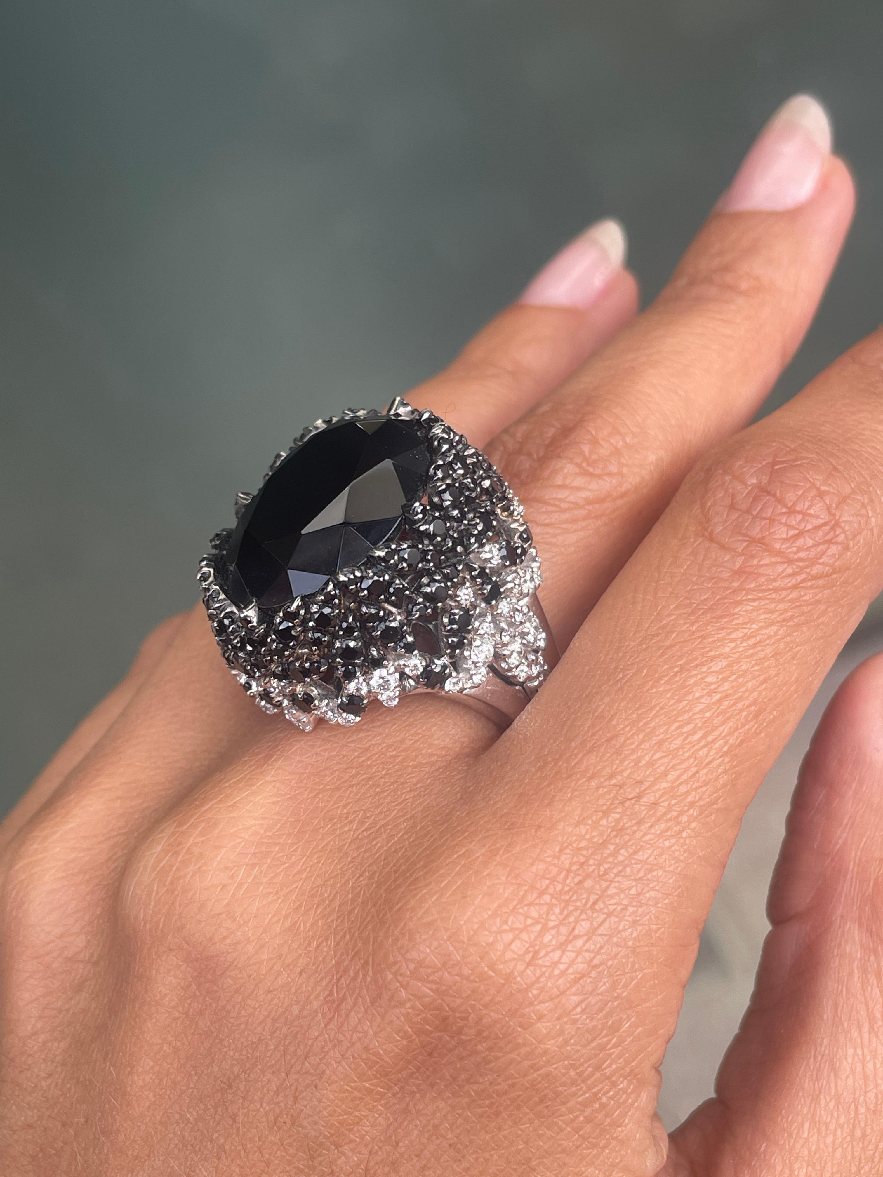 Pasquale Bruni 'Ghirlanda' Onyx, Black Spinel and Diamond 18K White Gold Ring For Sale 2