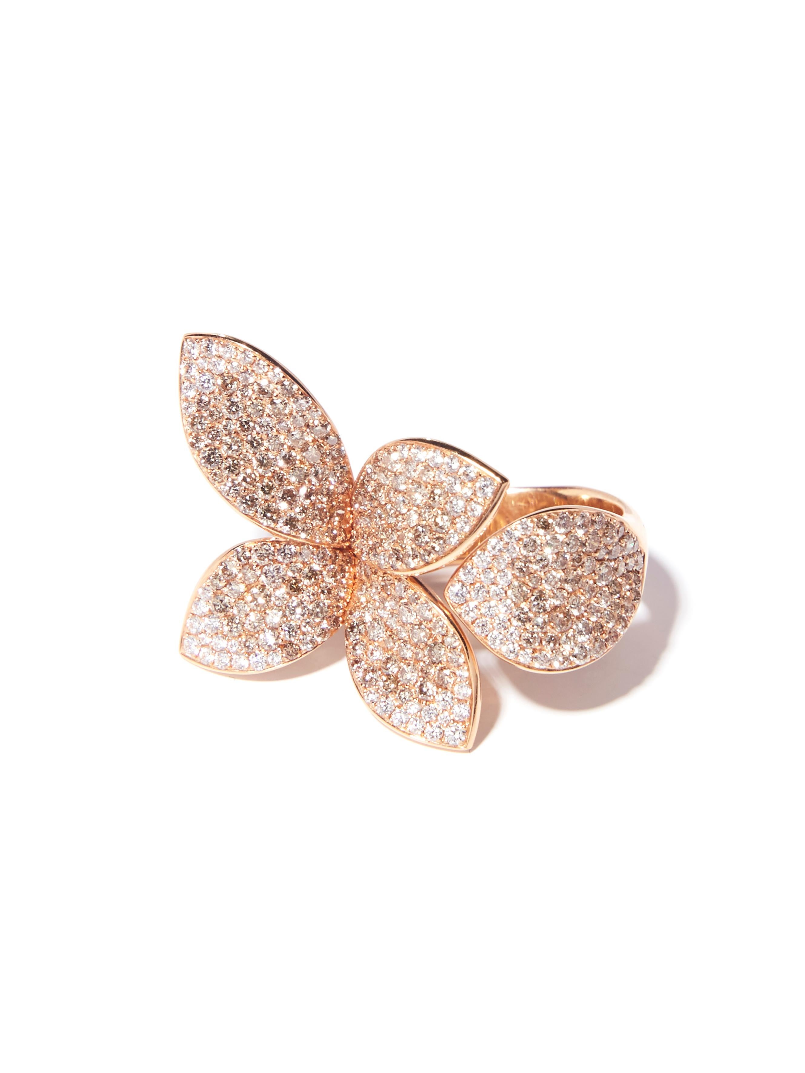 Pasquale Bruni ring in 18 karat rose gold set with champagne and white diamonds with a total carat weight of 3.10 carat.

Leaves and petals are crafted in rose gold and sprinkled with pave set diamonds. The leaves are crafted precisely and fit