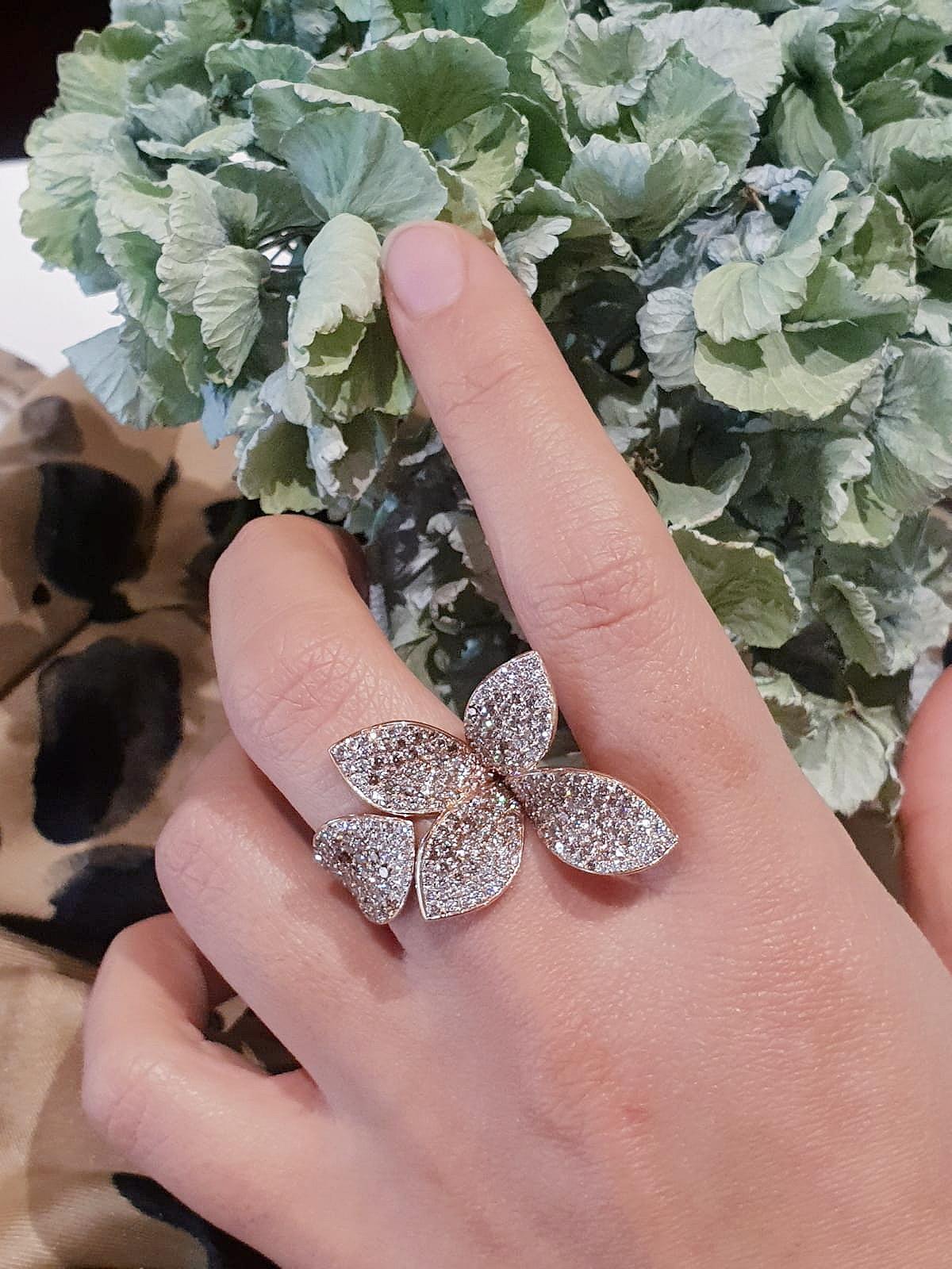 Pasquale Bruni Rose Gold Four Petal Paved Diamond Ring In New Condition In Amsterdam, NL