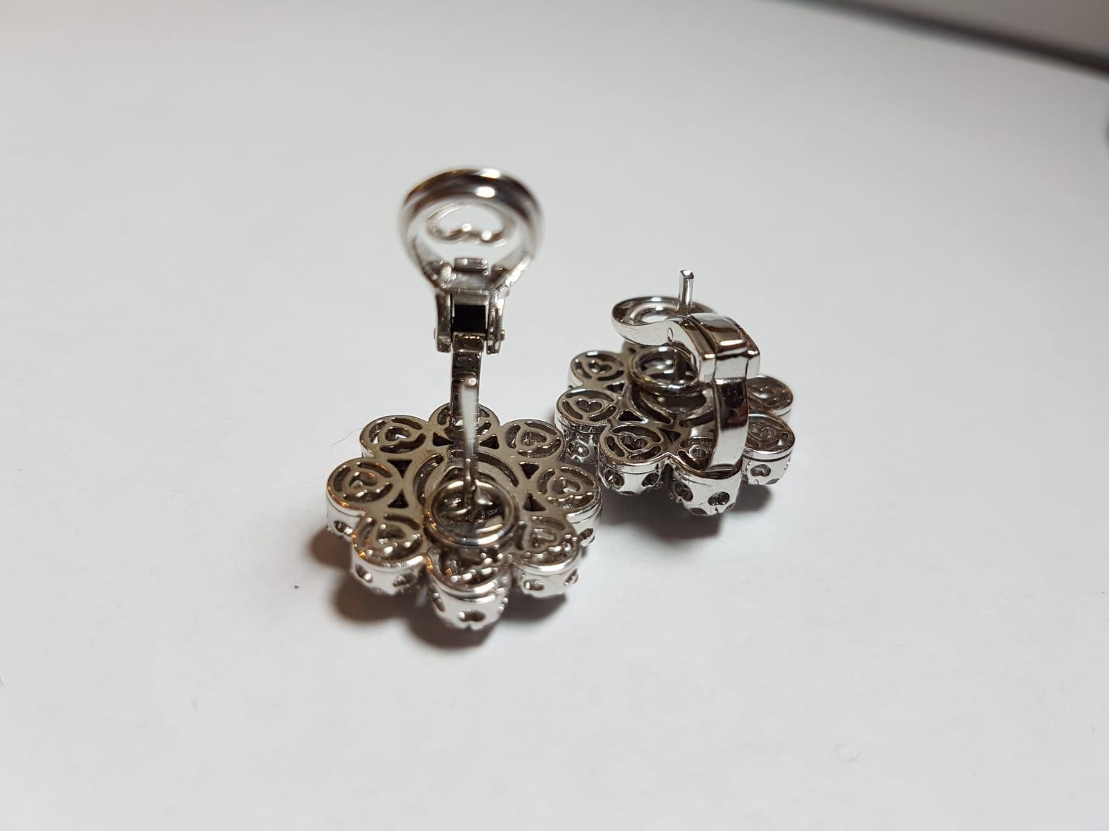 Pasquale Bruni 18K White Gold Diamond Flower Earrings. These 18K white gold (13,09gr) flower earrings from Pasquale Bruni's old collection are set with 2,55ct of diamonds and rare to find.  


