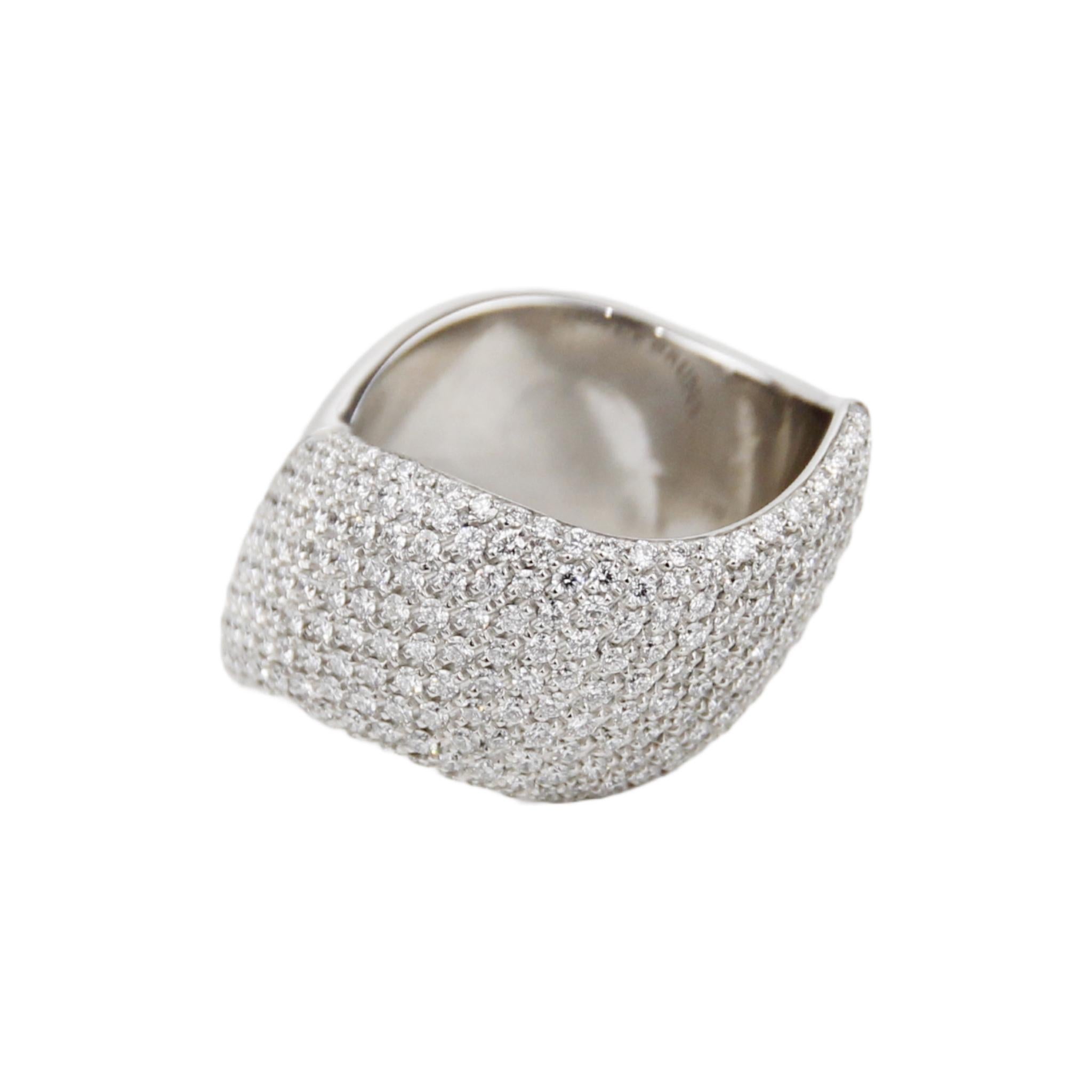 Pasquale Bruni 
White Gold 
Diamond Ring
Size: 7.5
Retail price: $11,200.00