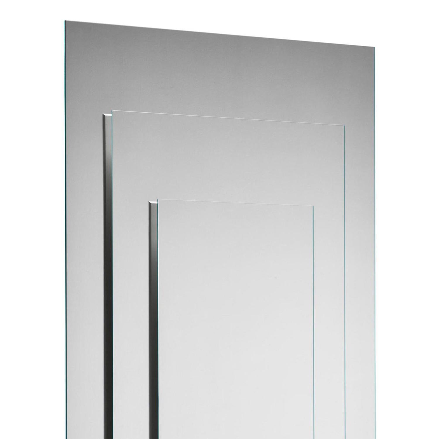 Mirror Pass Big Glass all in mirror glass and with
wooden structure in black finish.
Also available with back mirrored led light system, 
price: 8900,00€ on request.