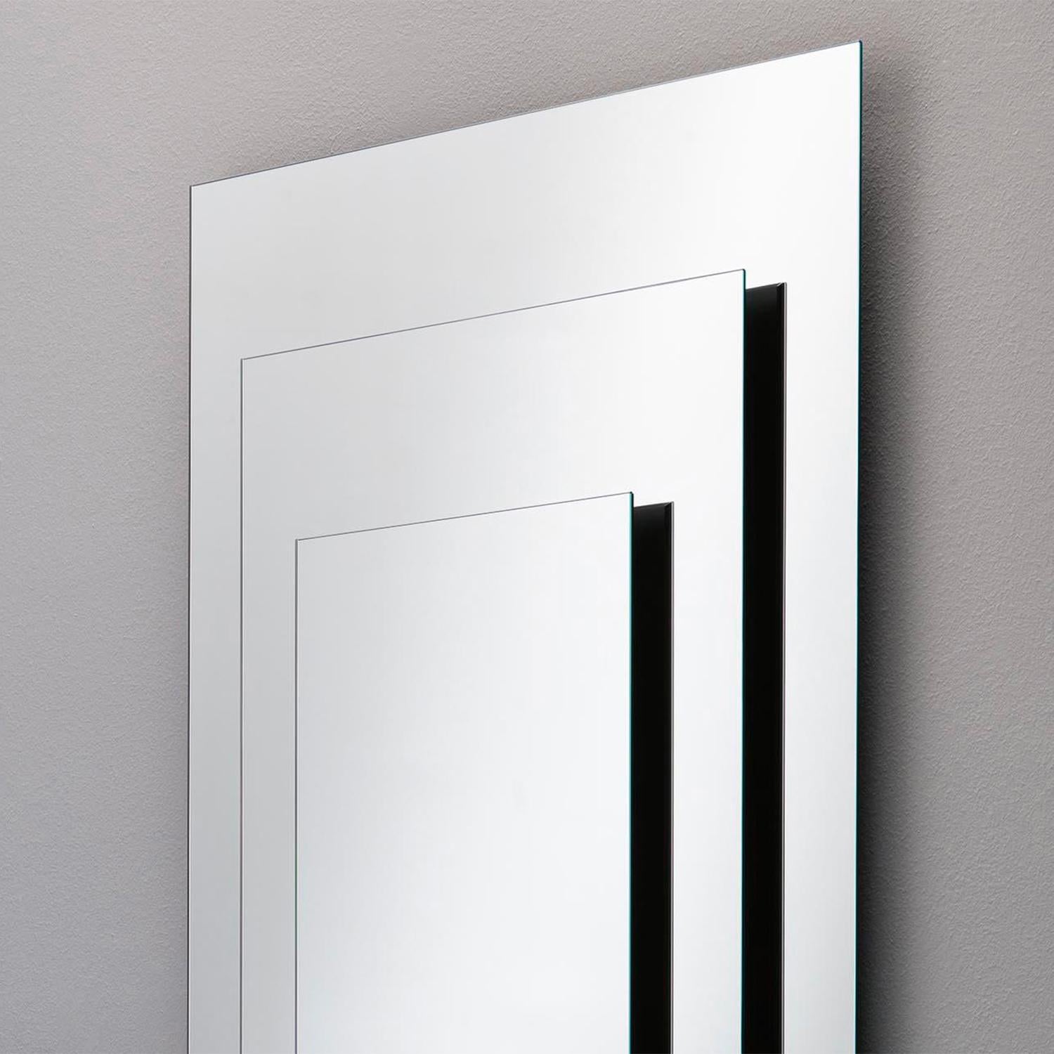Mirror Pass Glass all in mirror glass and with wooden
structure in black finish between each mirrors panels.
Also available with back mirrored led light system, 
price: 5800,00€ on request.