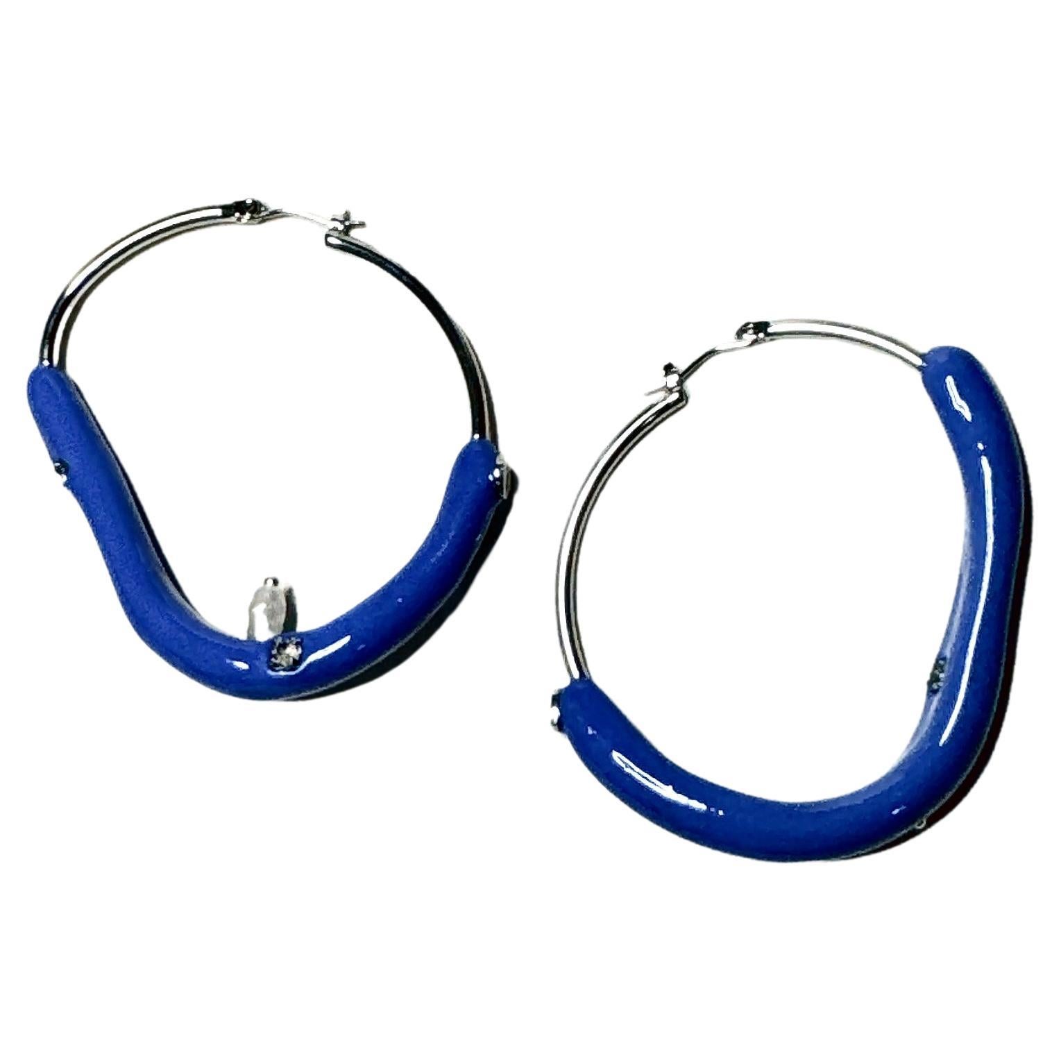 PASSAGE UNI Orecchini a cerchio blu cobalto in vendita