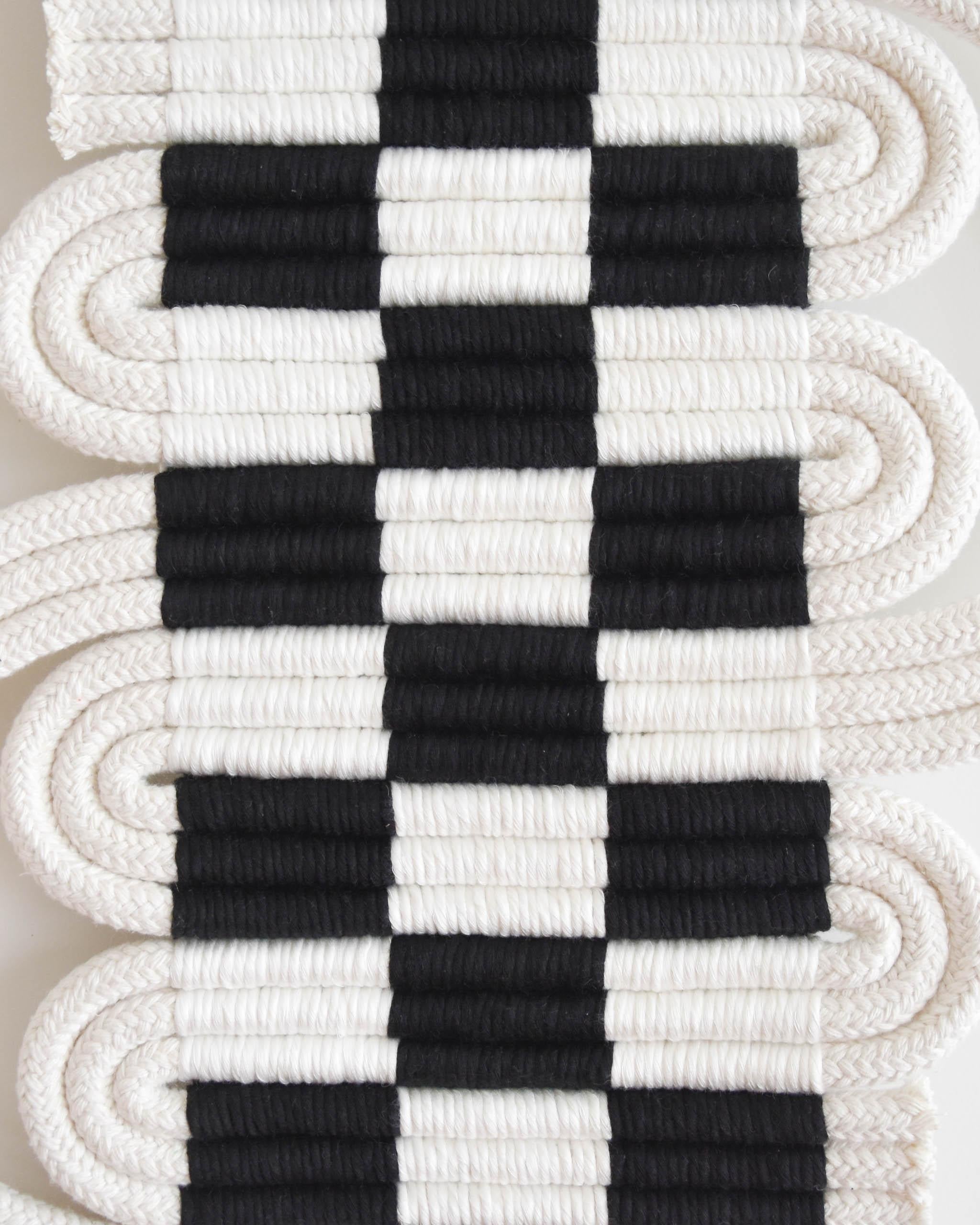 Passementerie #2, Knotted Wall Hanging, Fiber Art Tapestry by TAMAR SAMPLONIUS In New Condition For Sale In WARMENHUIZEN, NL