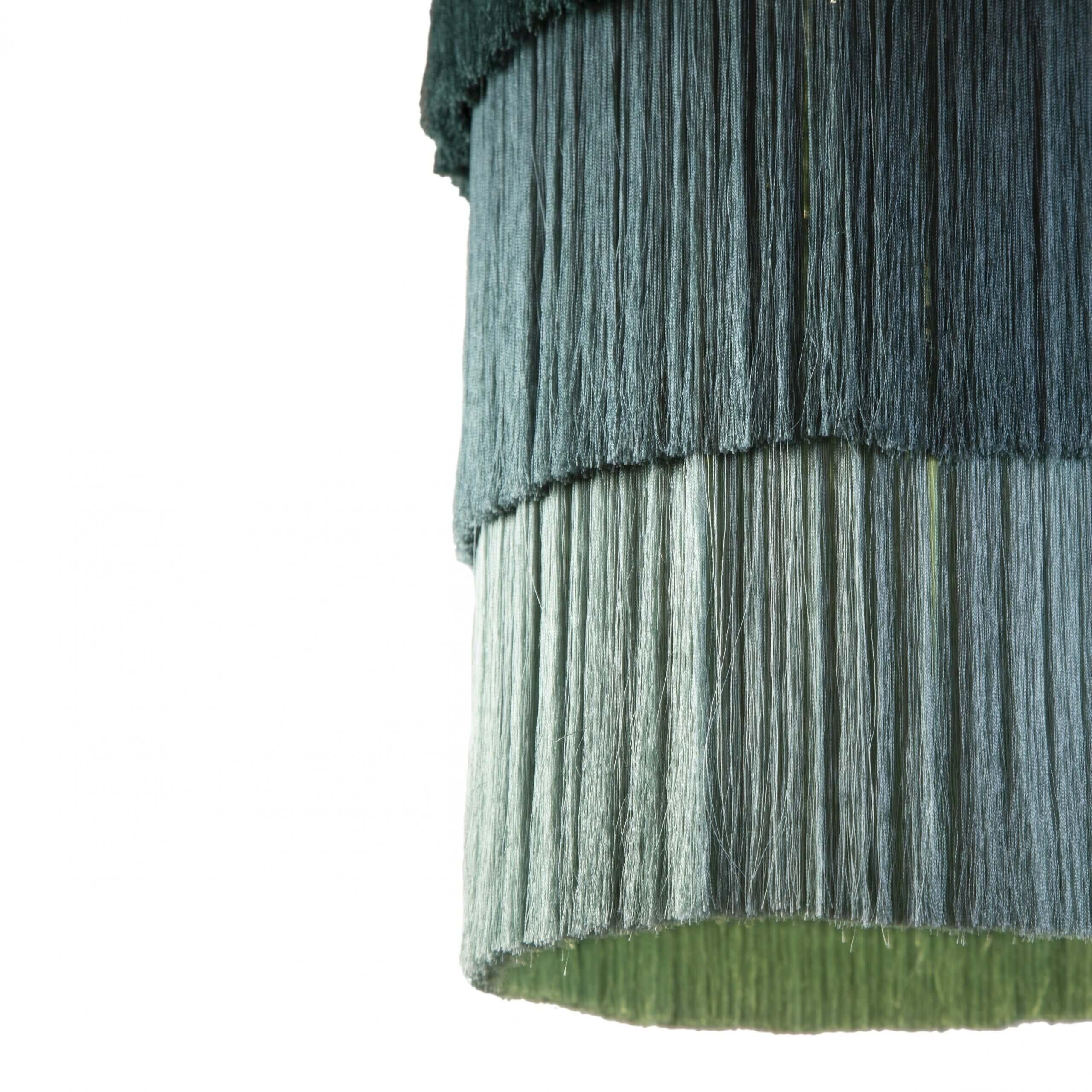 Moderno Passementerie artigianale con frange e nappe a sospensione - Grande in vendita