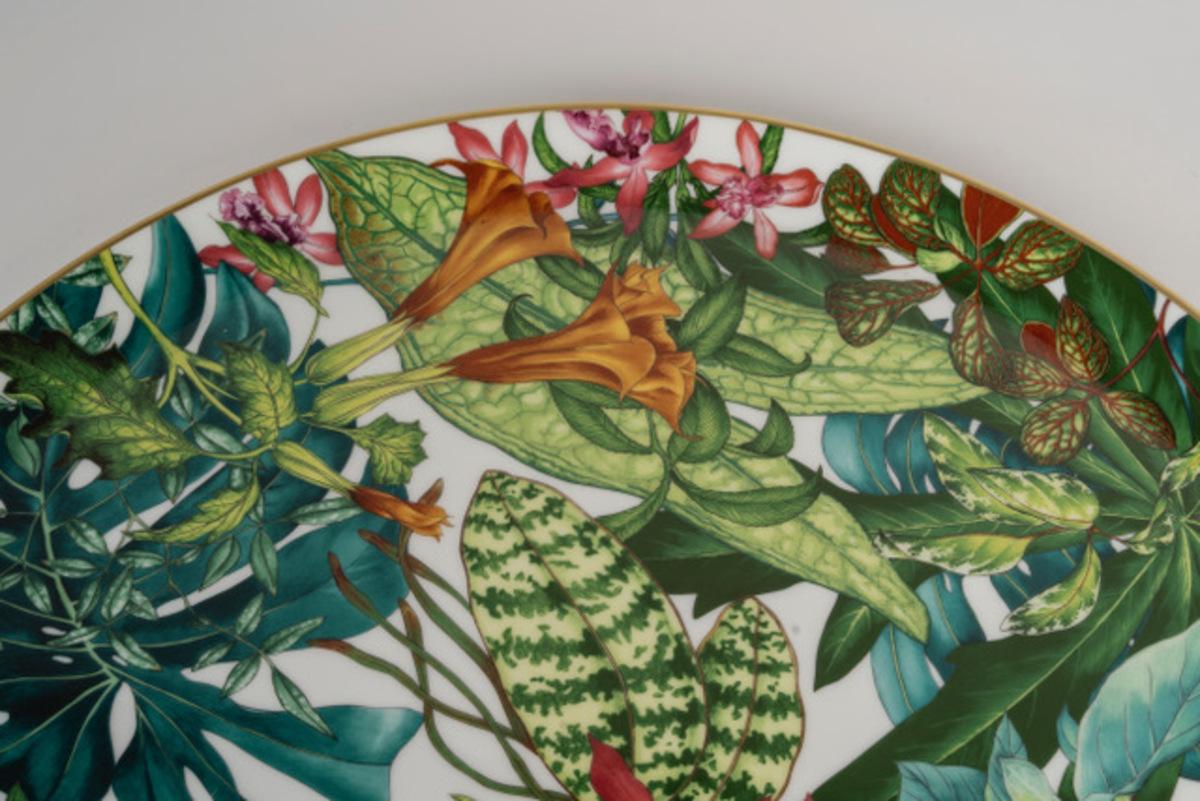 Porcelain Passifolia round tray, large model For Sale