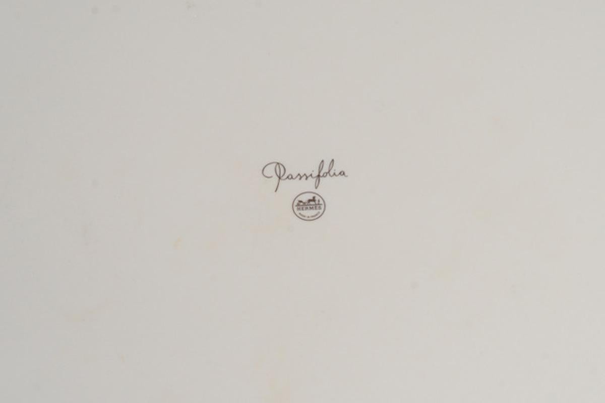 Passifolia round tray, large model For Sale 1