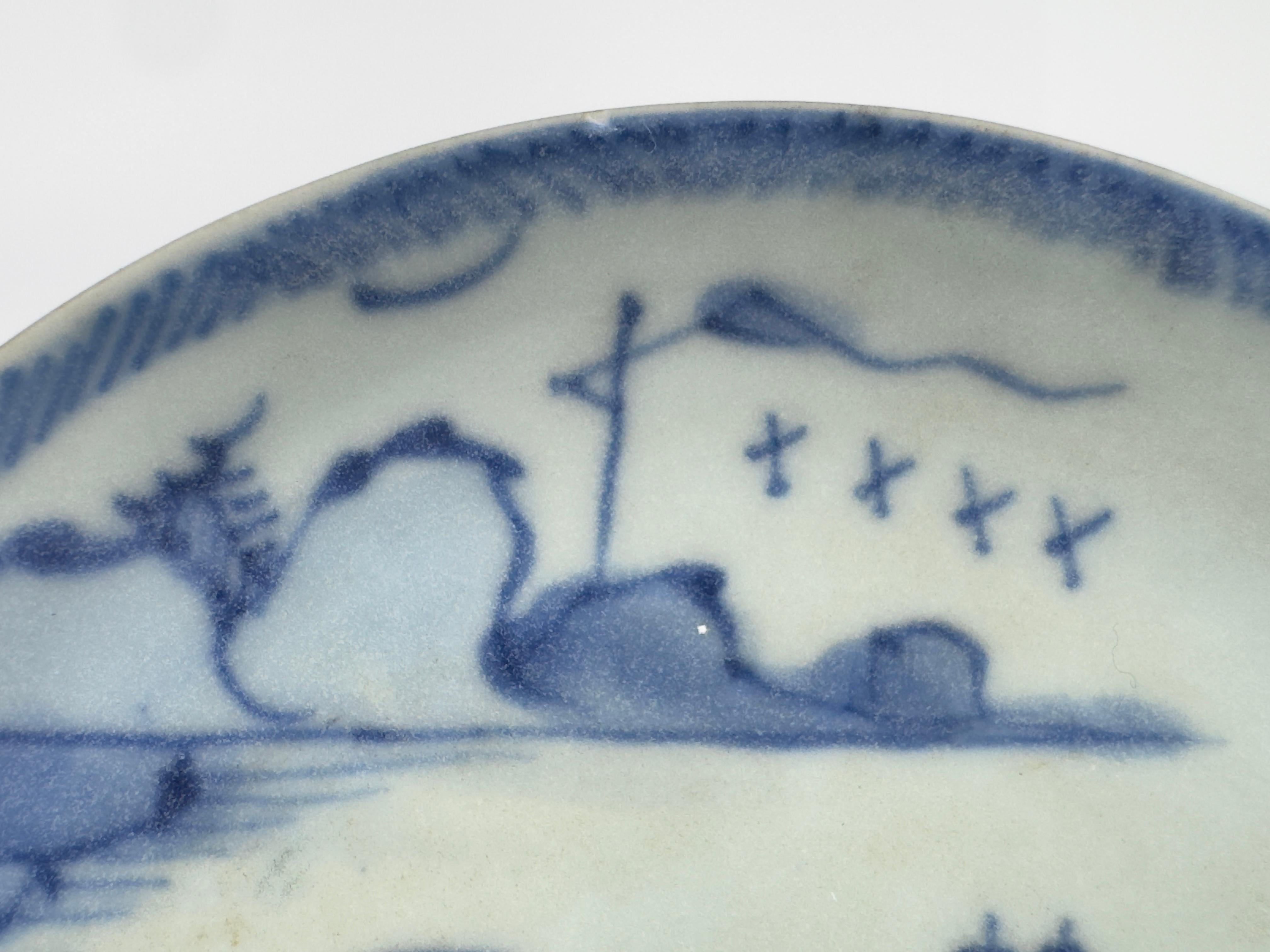 Blaue und weiße Untertasse 