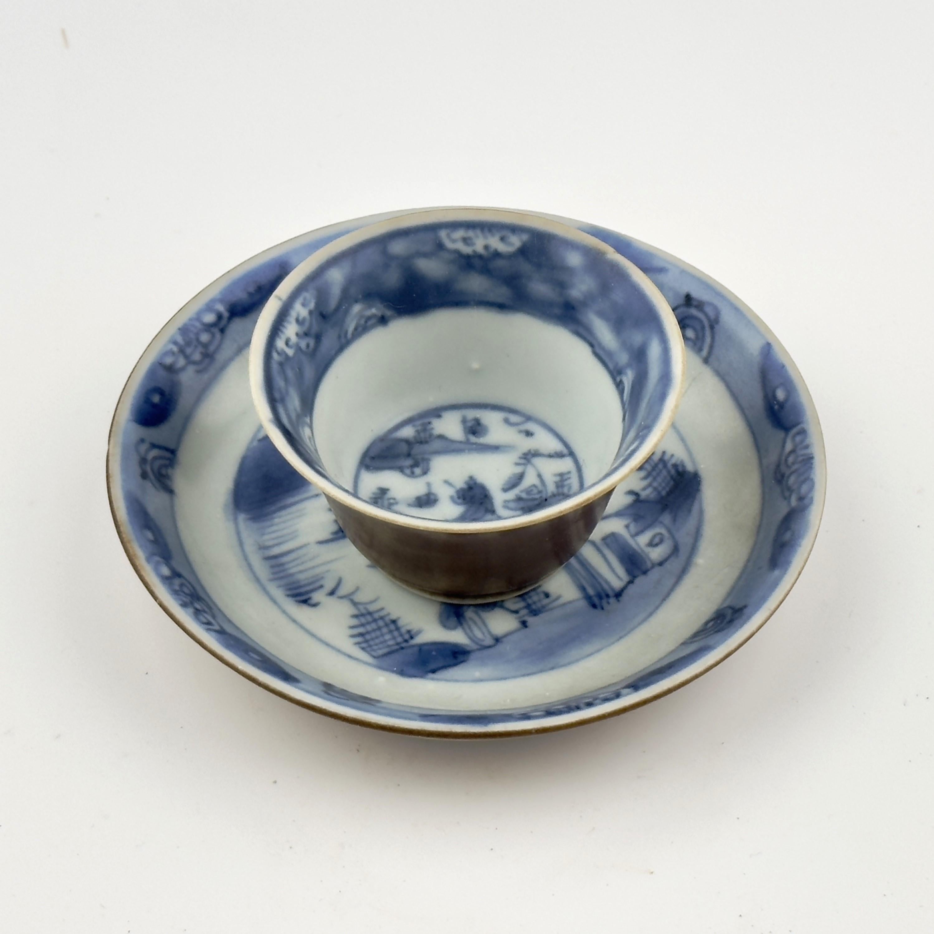 Vorbeifahrende Boote und Figur Teeschale und Untertasse C 1725, Qing Dynasty Yongzheng Era (Frühes 18. Jahrhundert) im Angebot