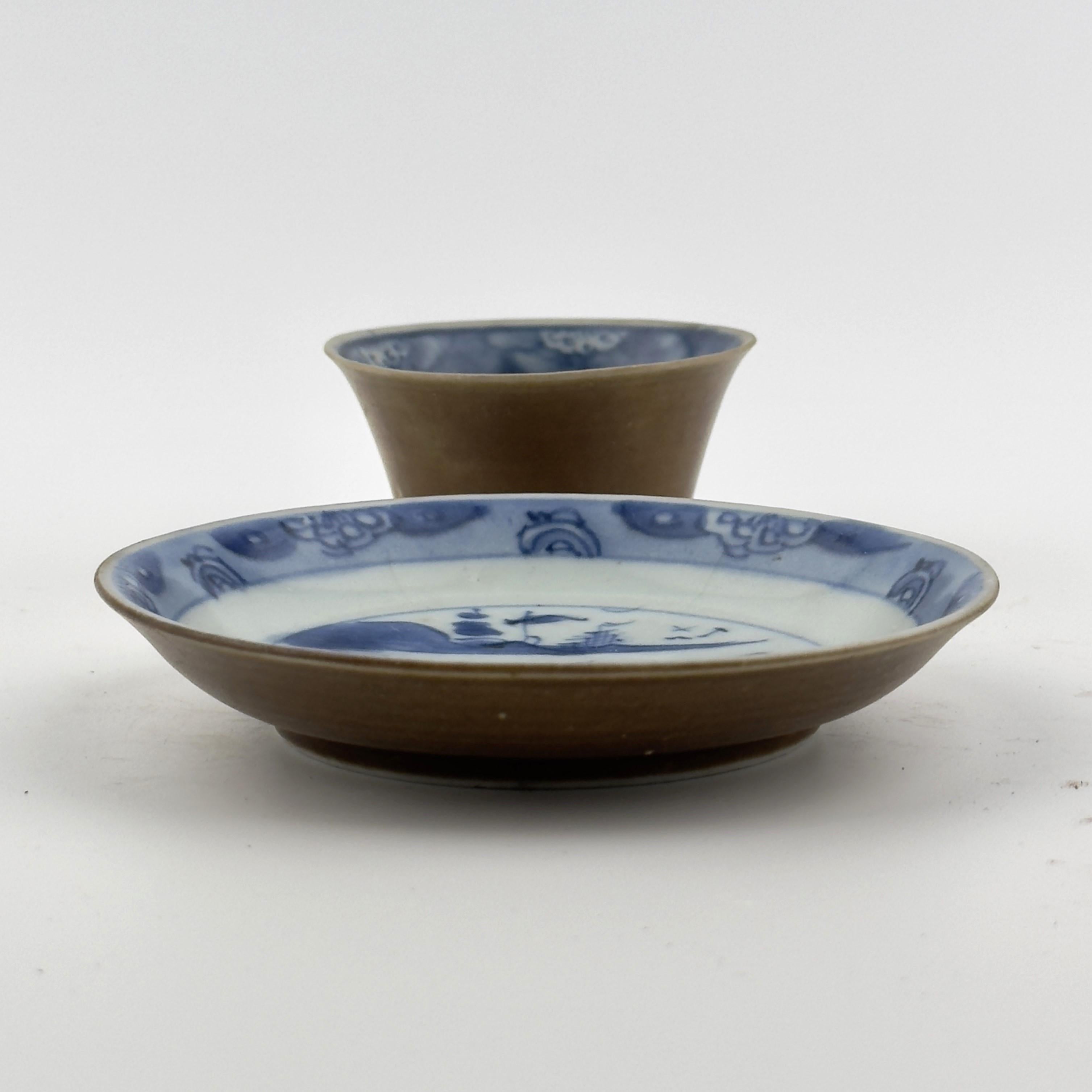 Vorbeifahrende Boote und Figur Teeschale und Untertasse C 1725, Qing Dynasty Yongzheng Era (Qing-Dynastie) im Angebot