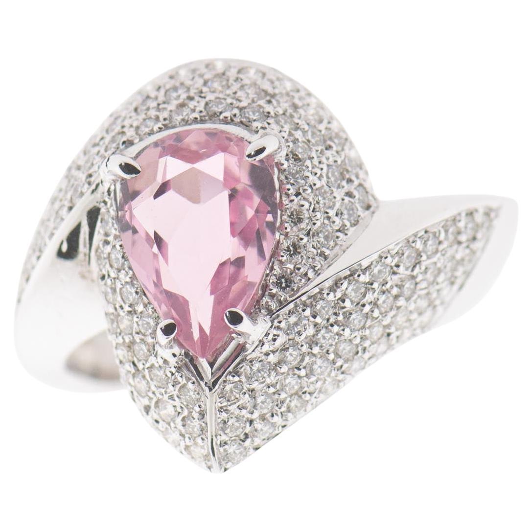 "Passion" Ring in 18kt White Gold with H SI 1 Brilliants and Pink Tourmaline. in vendita