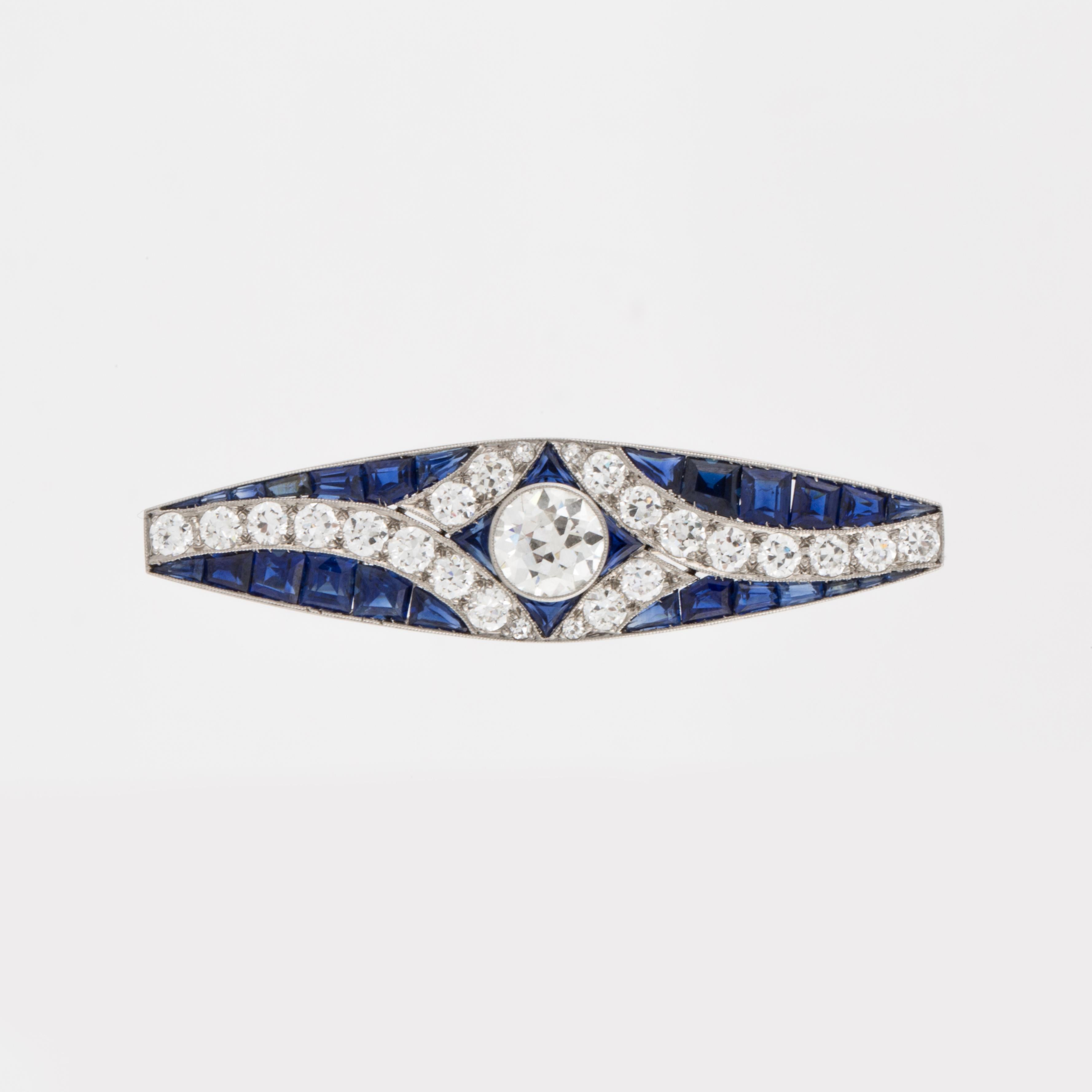 Art Deco Kaliber-Schliff Saphir und Diamant Bar Pin (Art déco) im Angebot