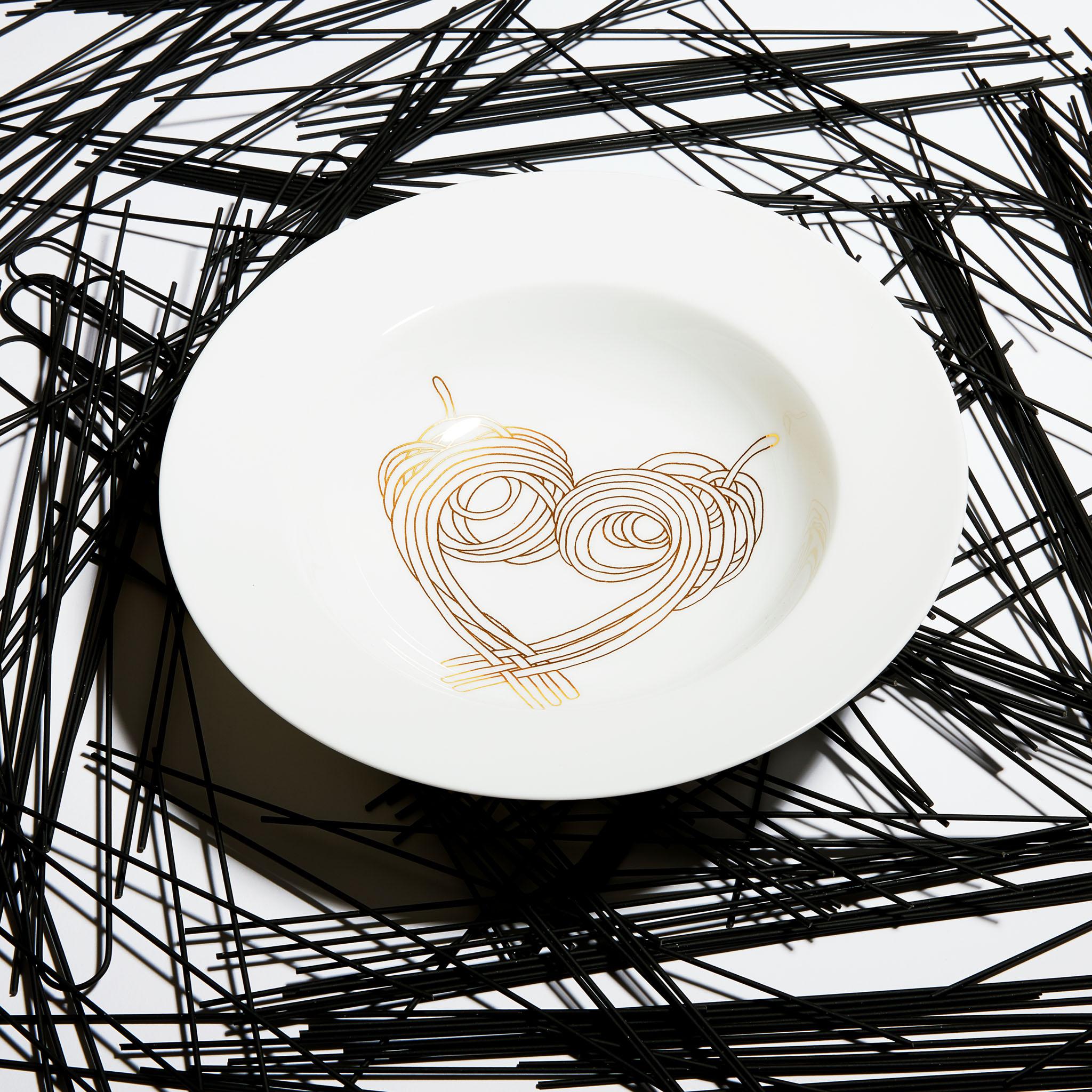 Assiette à pâtes en porcelaine sans or Collection Le Coeur De La Mamma Neuf - En vente à Paris, IDF